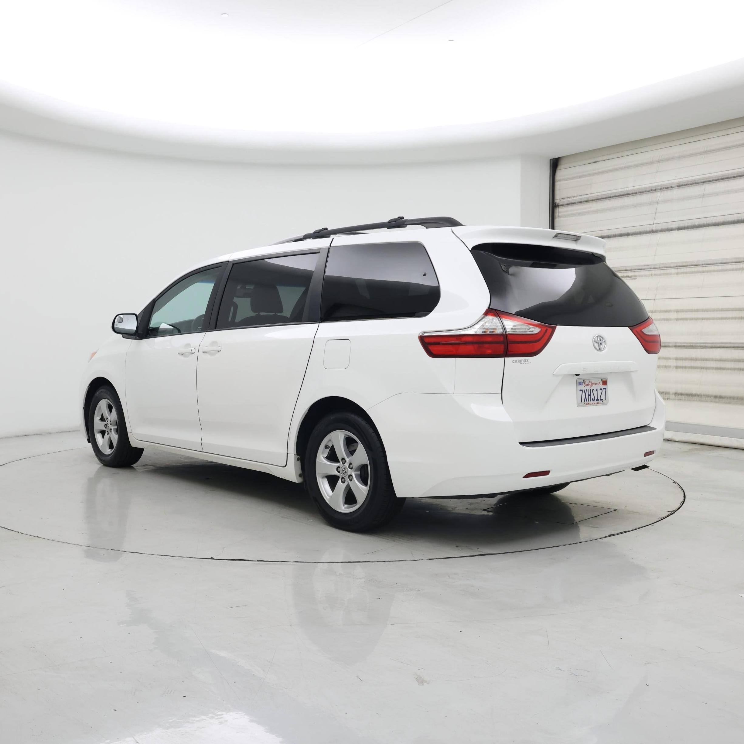 Thumbnail: 2017 Toyota Sienna - 2