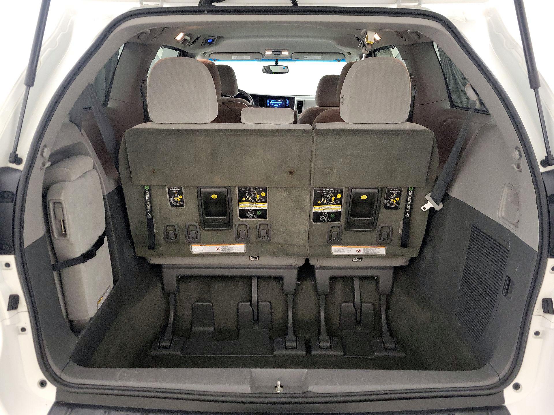 Thumbnail: 2017 Toyota Sienna - 19