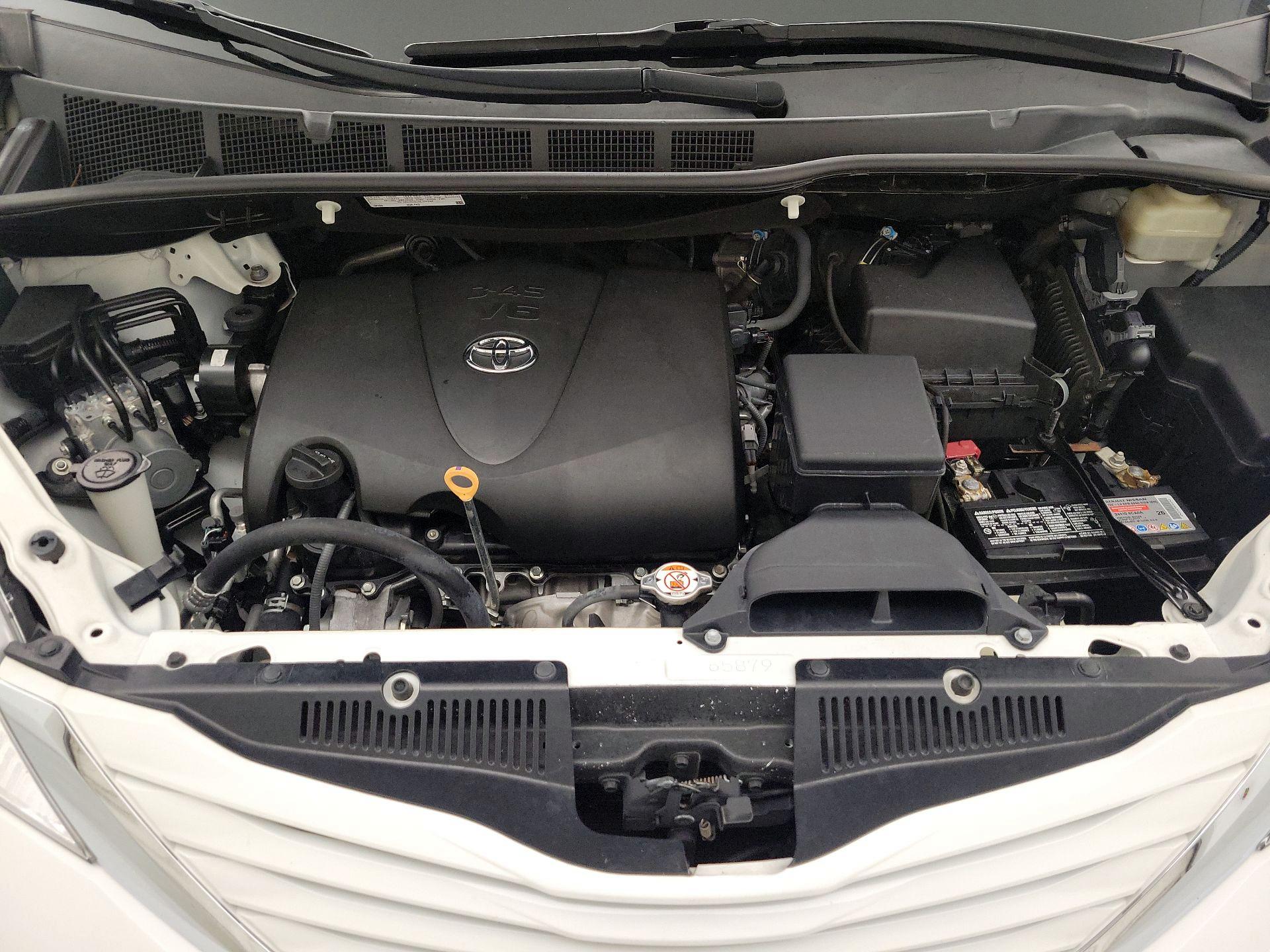 Thumbnail: 2017 Toyota Sienna - 20