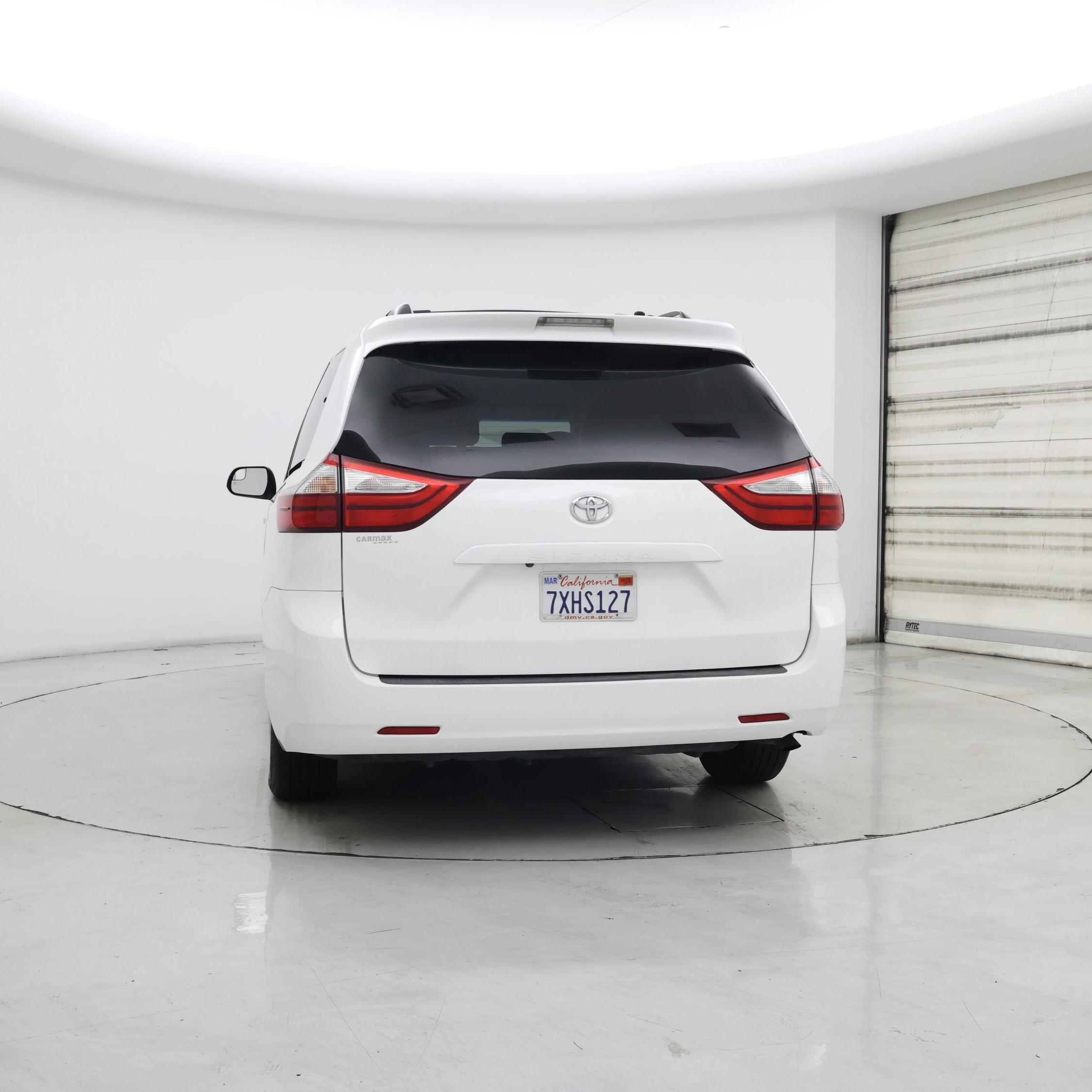 Thumbnail: 2017 Toyota Sienna - 6