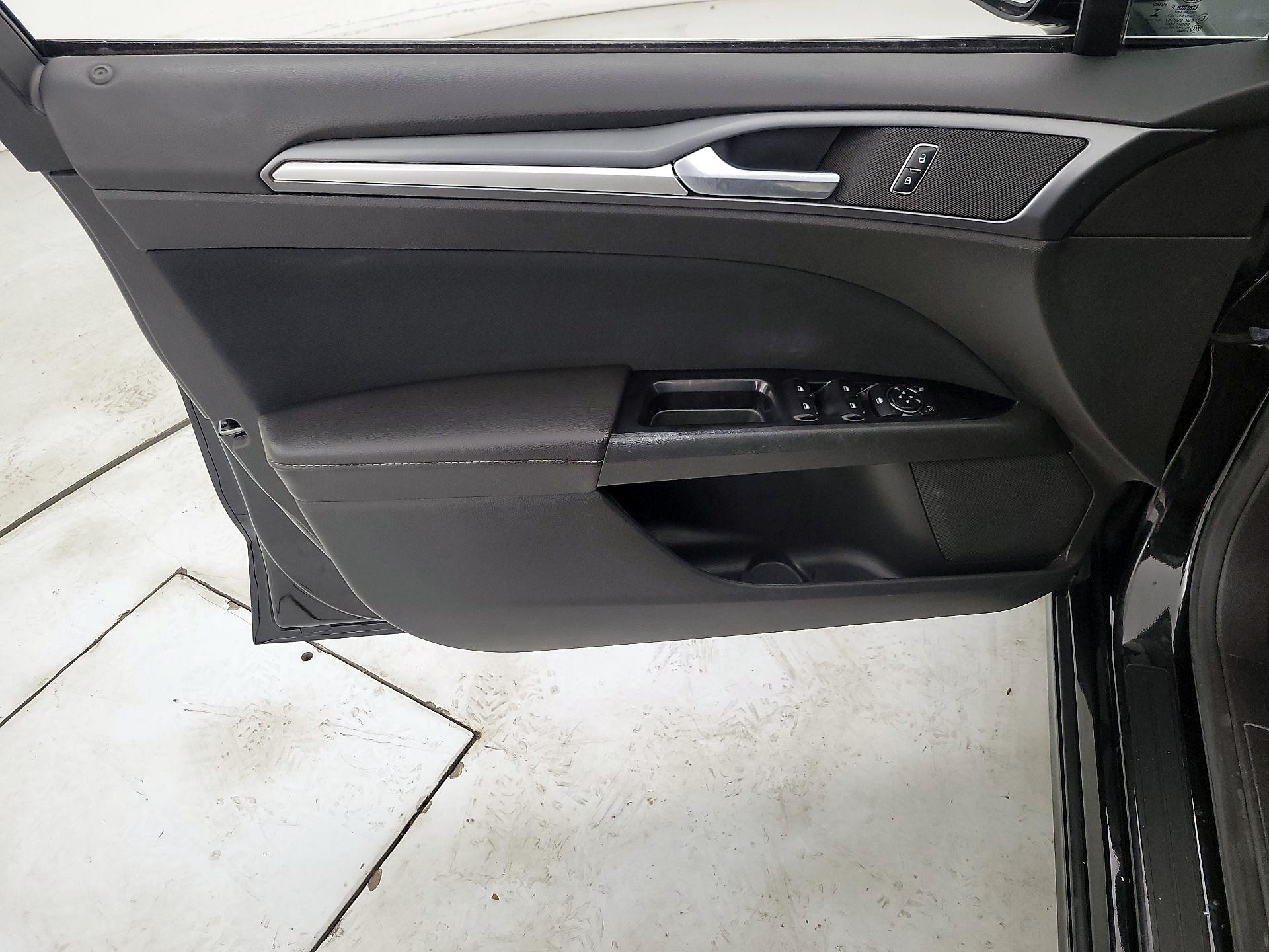 Thumbnail: 2015 Ford Fusion - 12
