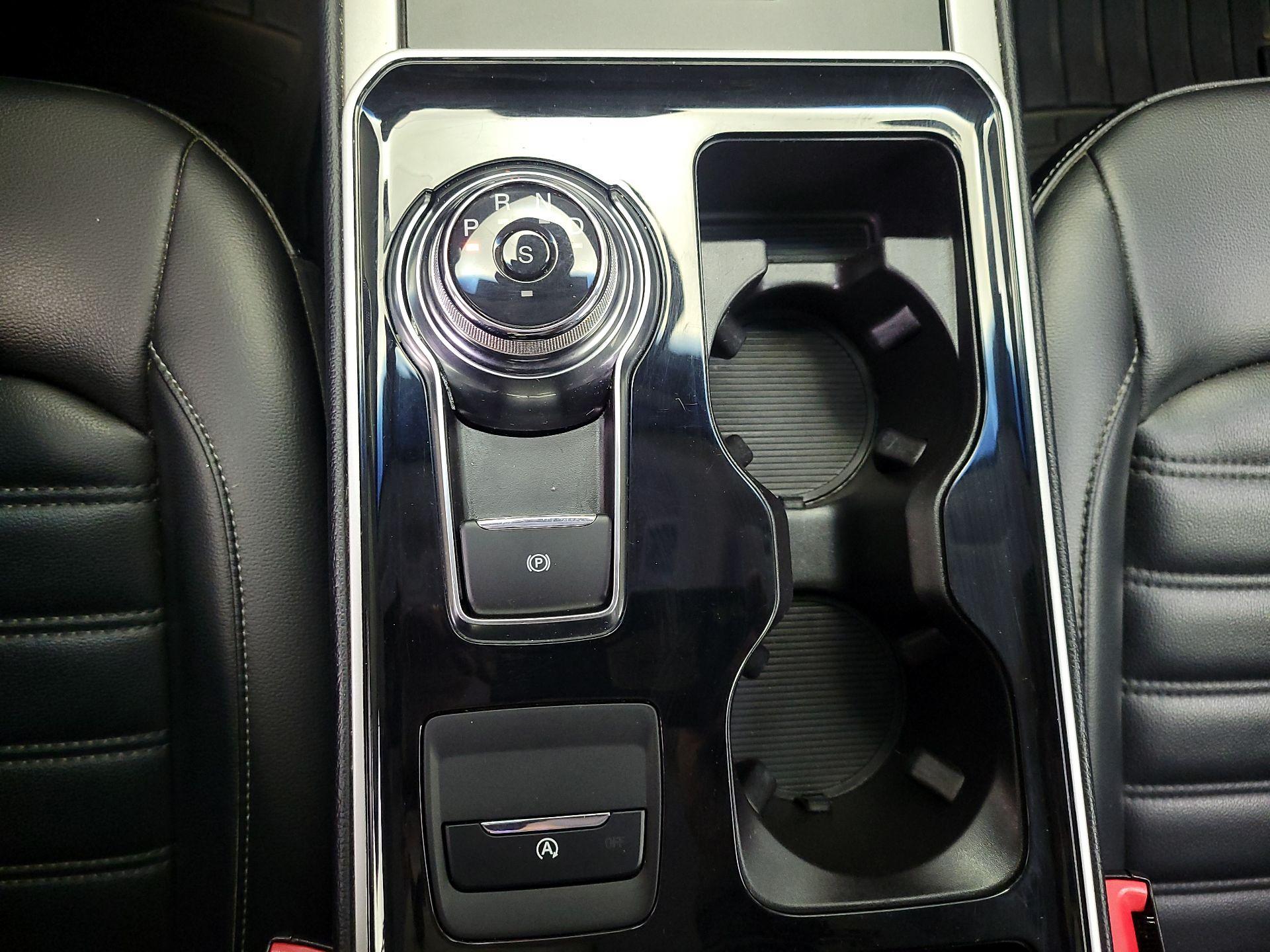 Thumbnail: 2019 Ford Edge - 17