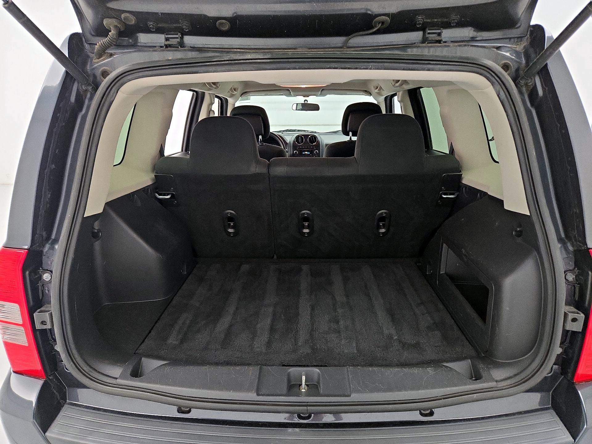 Thumbnail: 2014 Jeep Patriot - 17