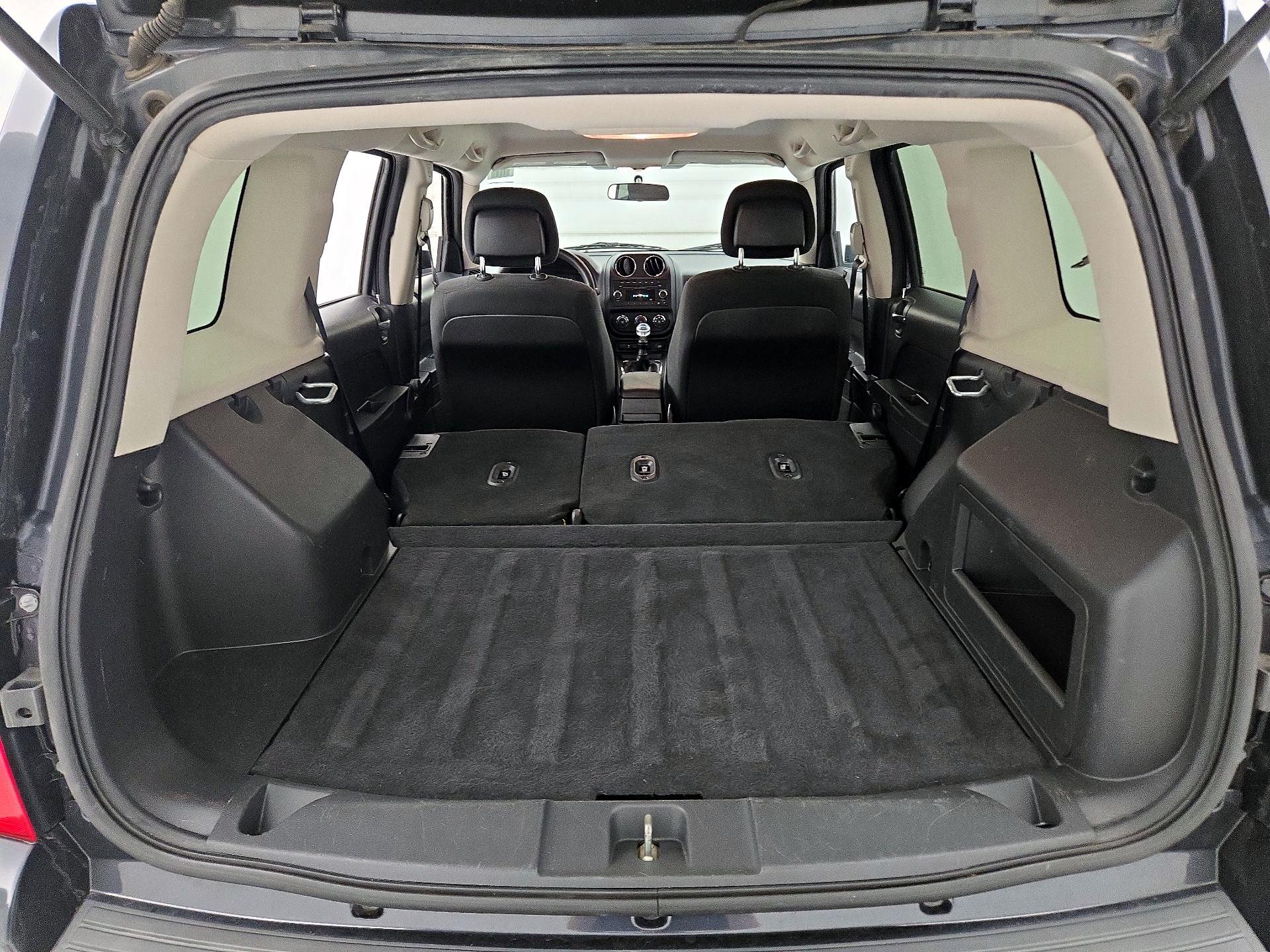Thumbnail: 2014 Jeep Patriot - 18