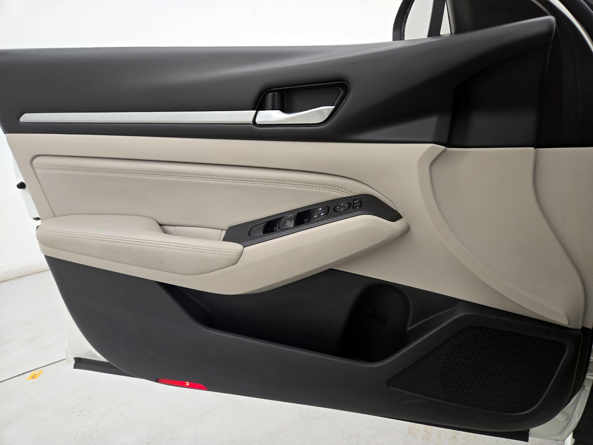 Thumbnail: 2019 Nissan Altima - 12