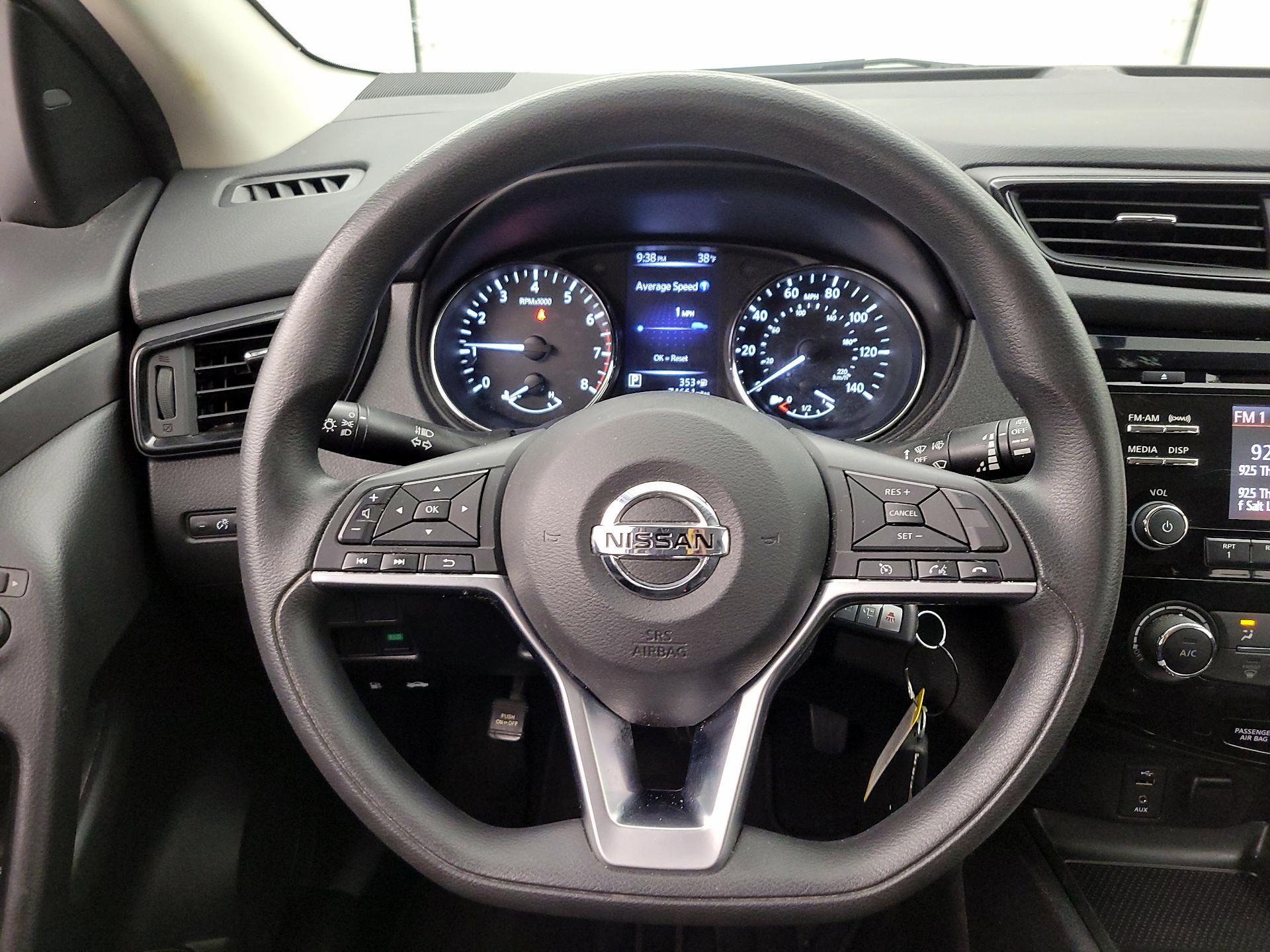 Thumbnail: 2018 Nissan Rogue Sport - 10
