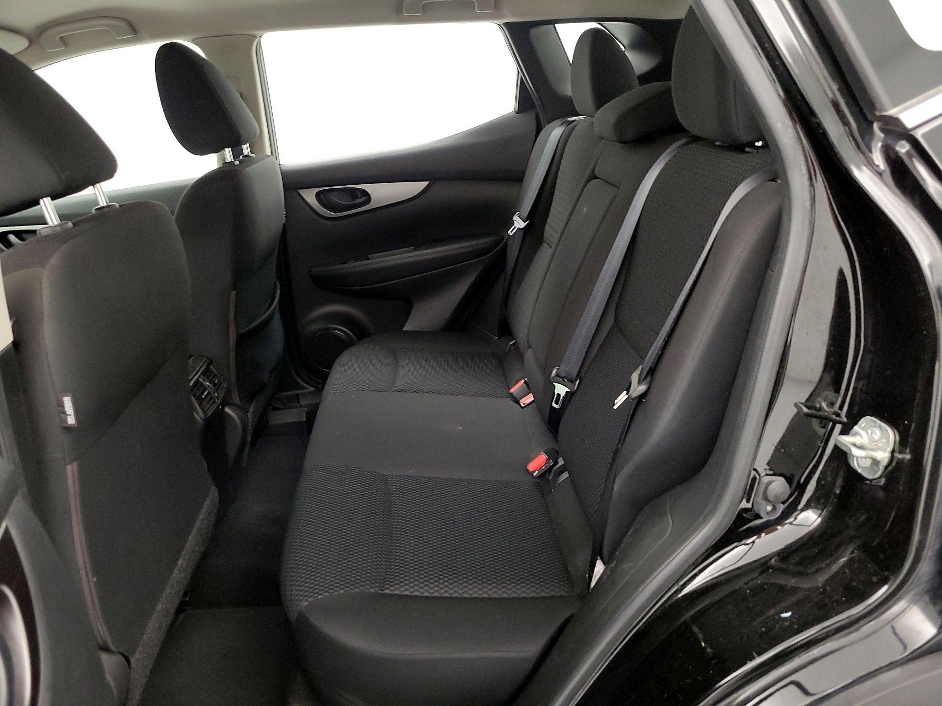 Thumbnail: 2018 Nissan Rogue Sport - 19
