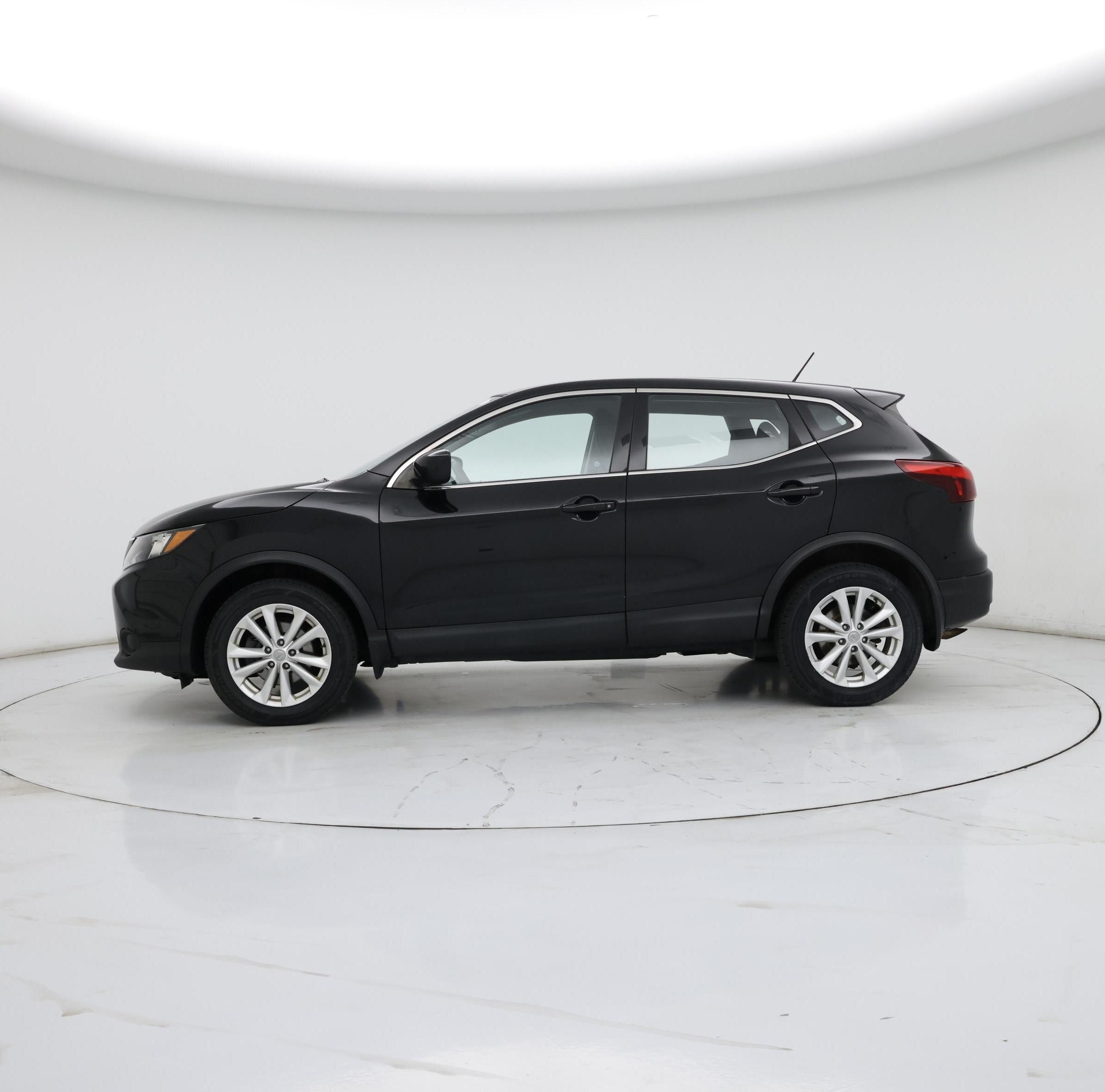 Thumbnail: 2018 Nissan Rogue Sport - 3