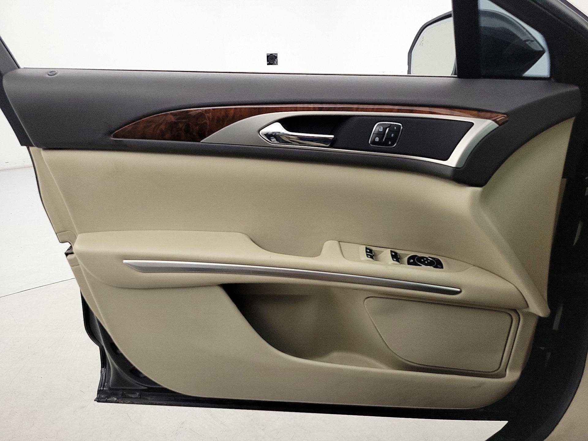 Thumbnail: 2014 Lincoln MKZ - 12