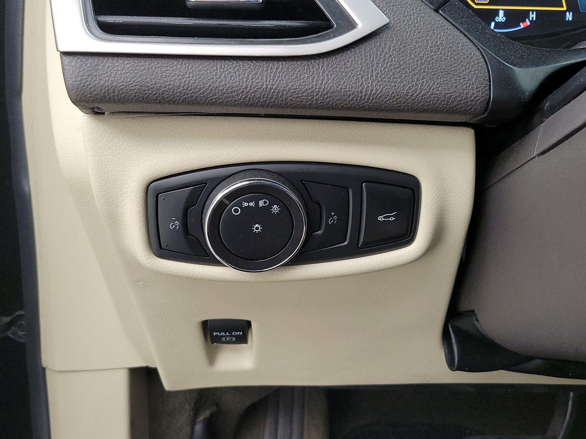Thumbnail: 2014 Lincoln MKZ - 13