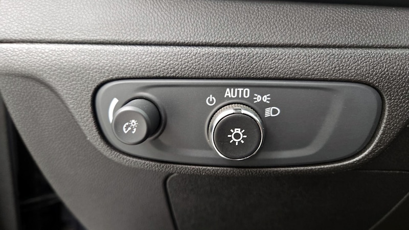 2022 Chevrolet Bolt EUV LT 13
