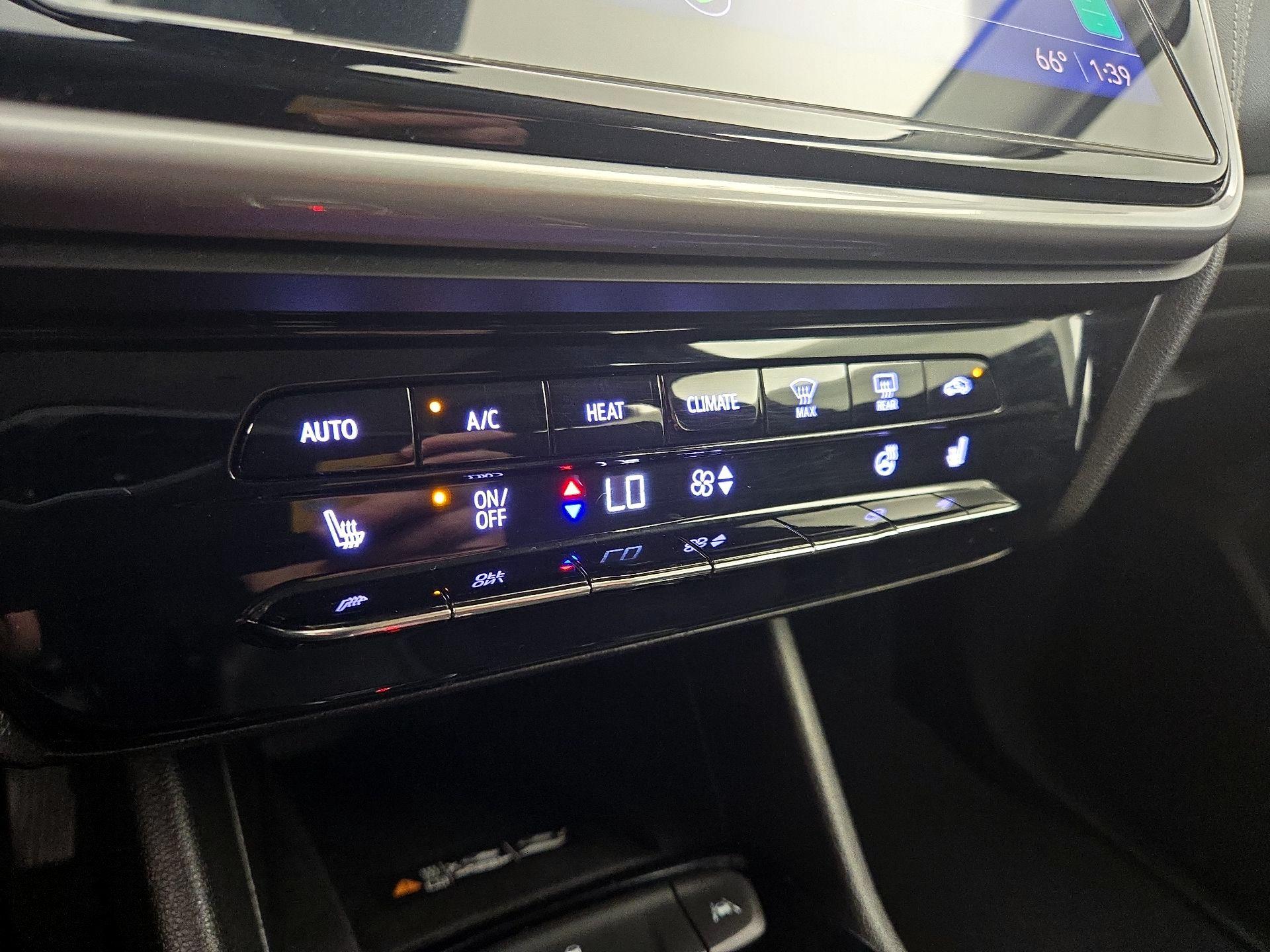 Thumbnail: 2022 Chevrolet Bolt EUV - 16