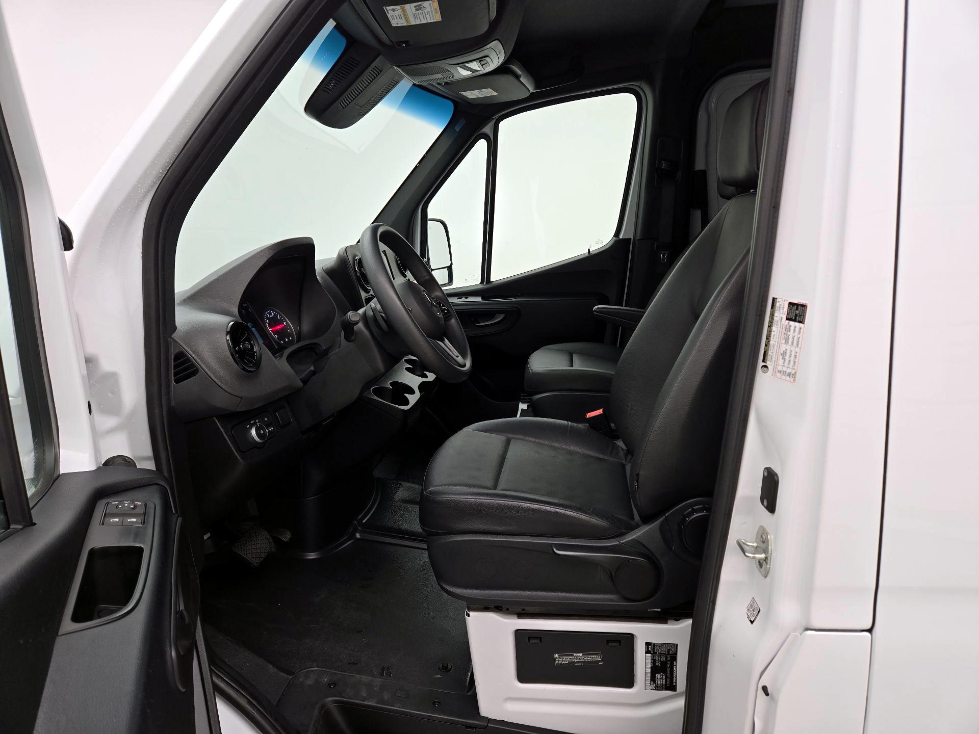 Thumbnail: 2023 Mercedes-Benz Sprinter - 11