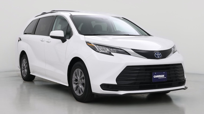 2023 Toyota Sienna LE Hero Image
