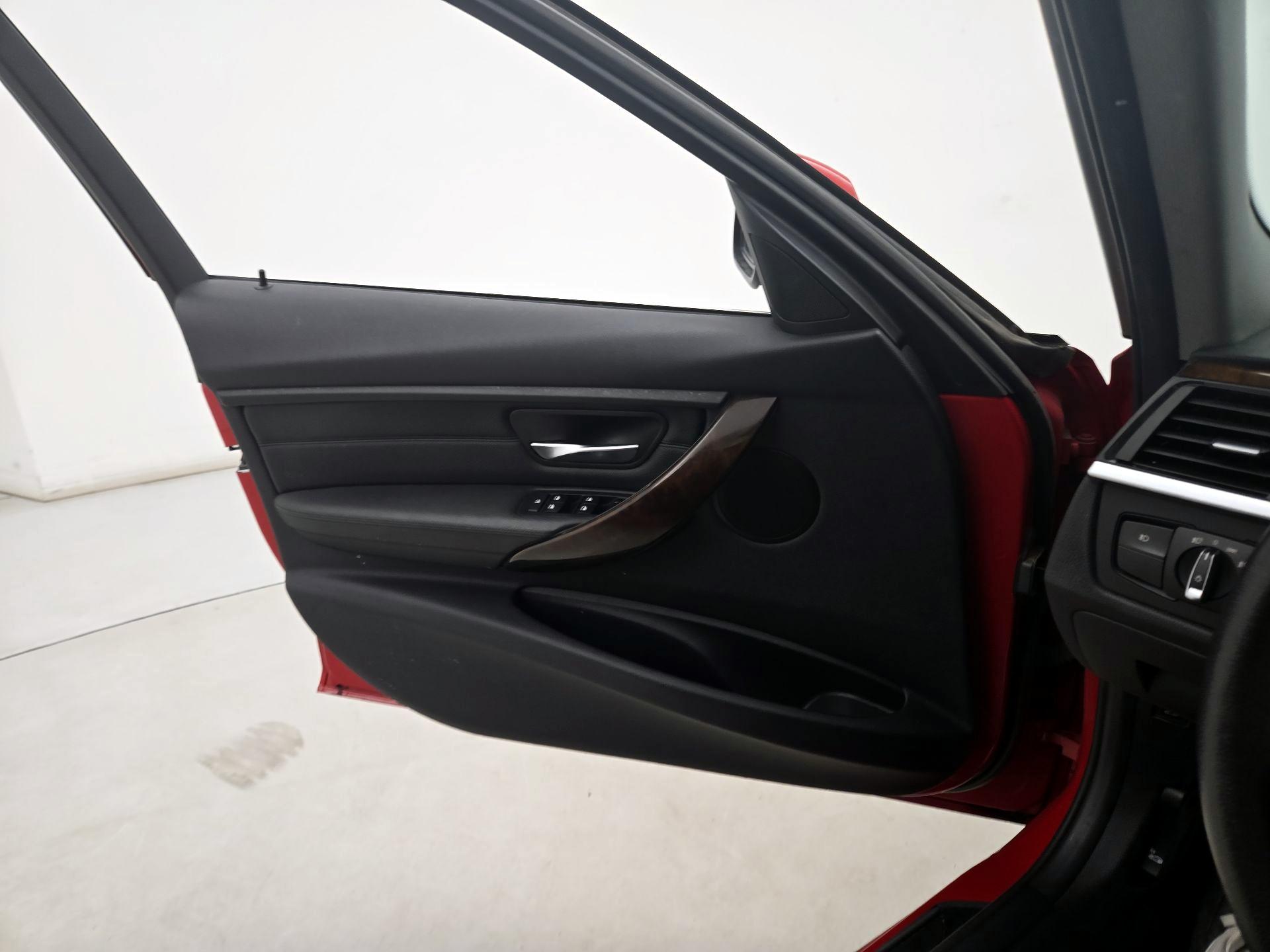 Thumbnail: 2015 BMW 3 Series - 12