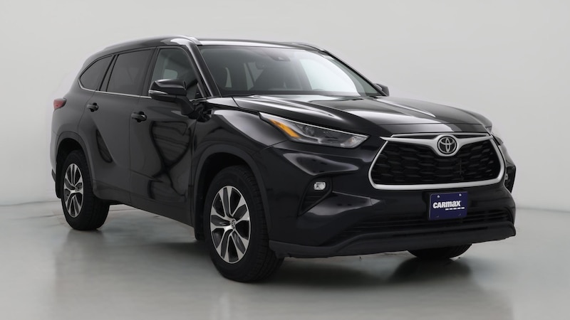 2022 Toyota Highlander XLE Hero Image