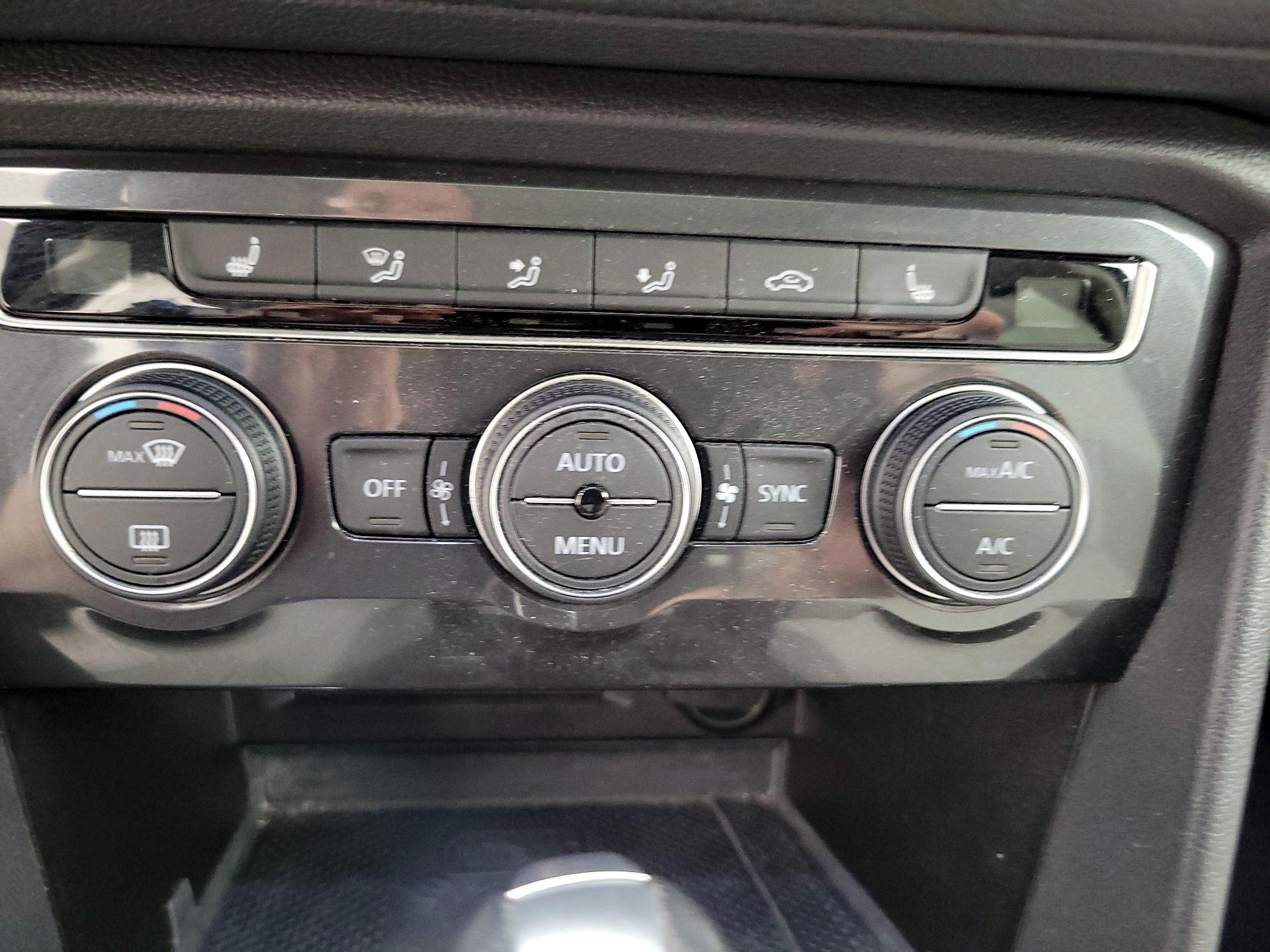 Thumbnail: 2021 Volkswagen Tiguan - 16
