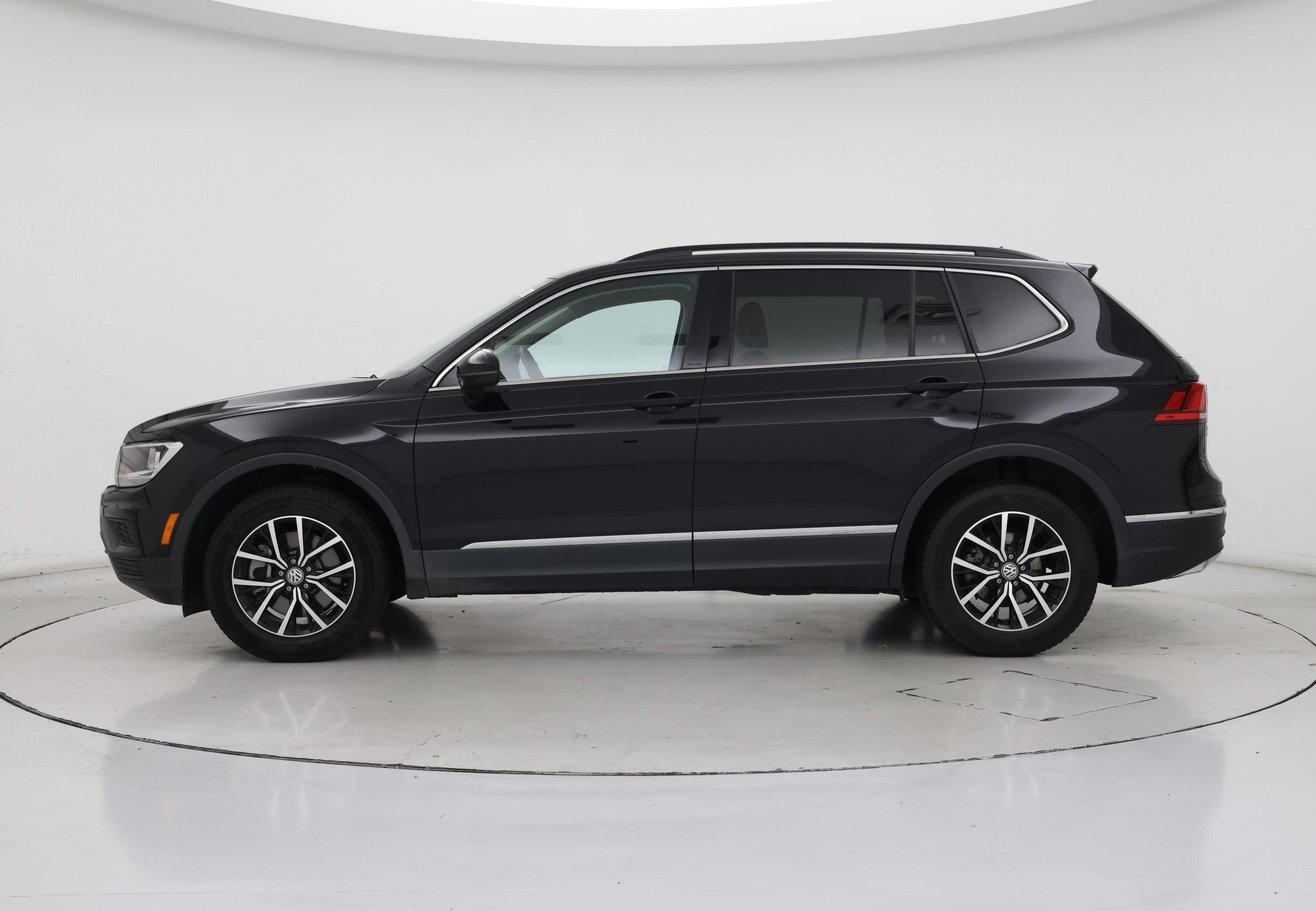 Thumbnail: 2021 Volkswagen Tiguan - 3