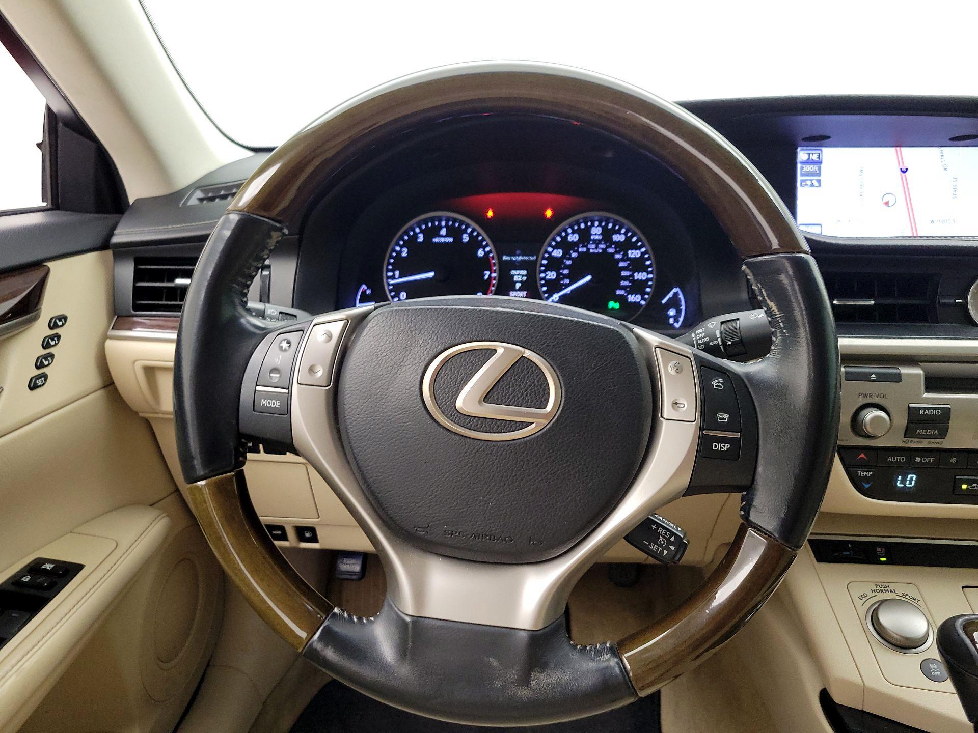Thumbnail: 2013 Lexus ES - 10