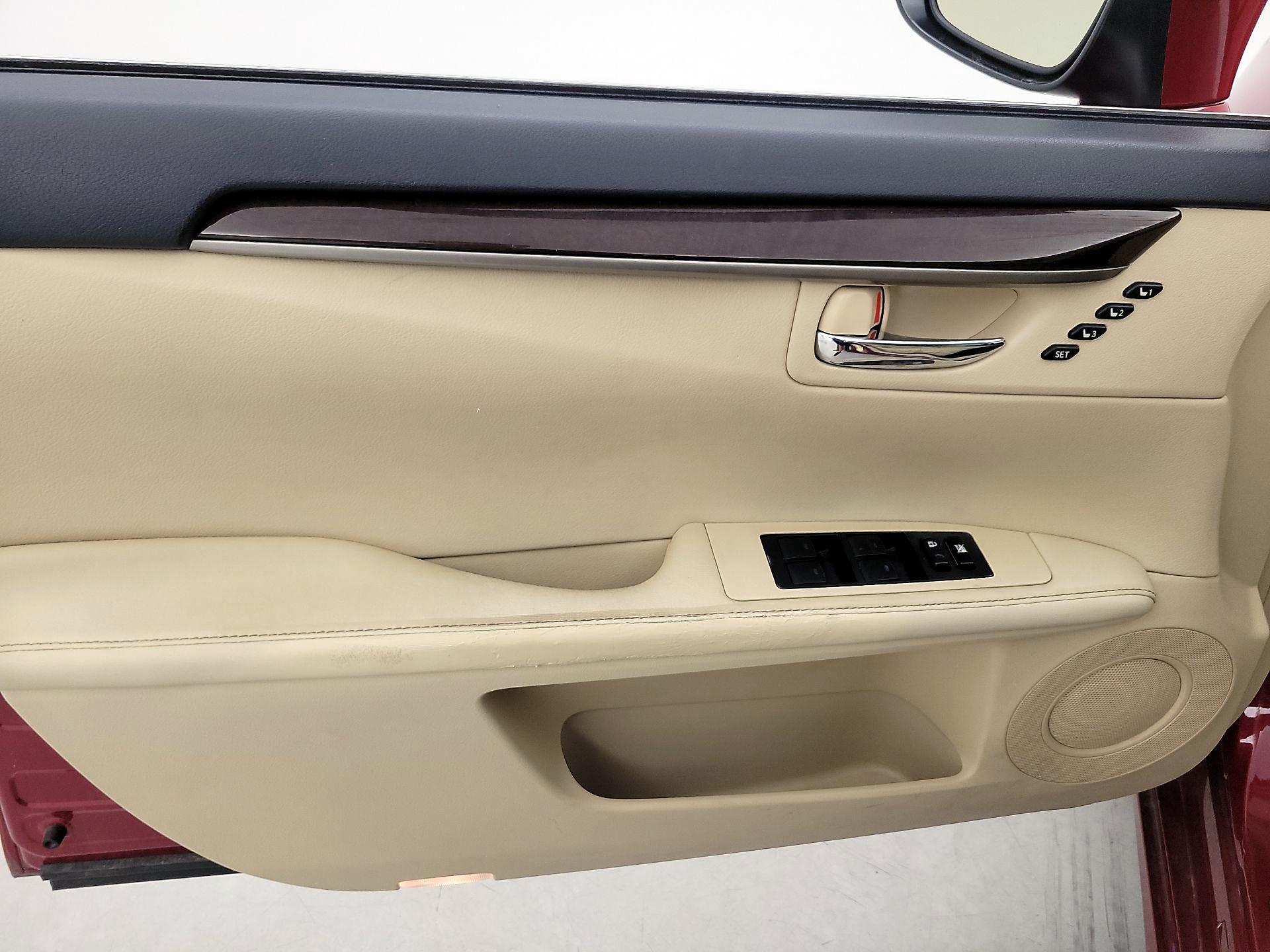 Thumbnail: 2013 Lexus ES - 12