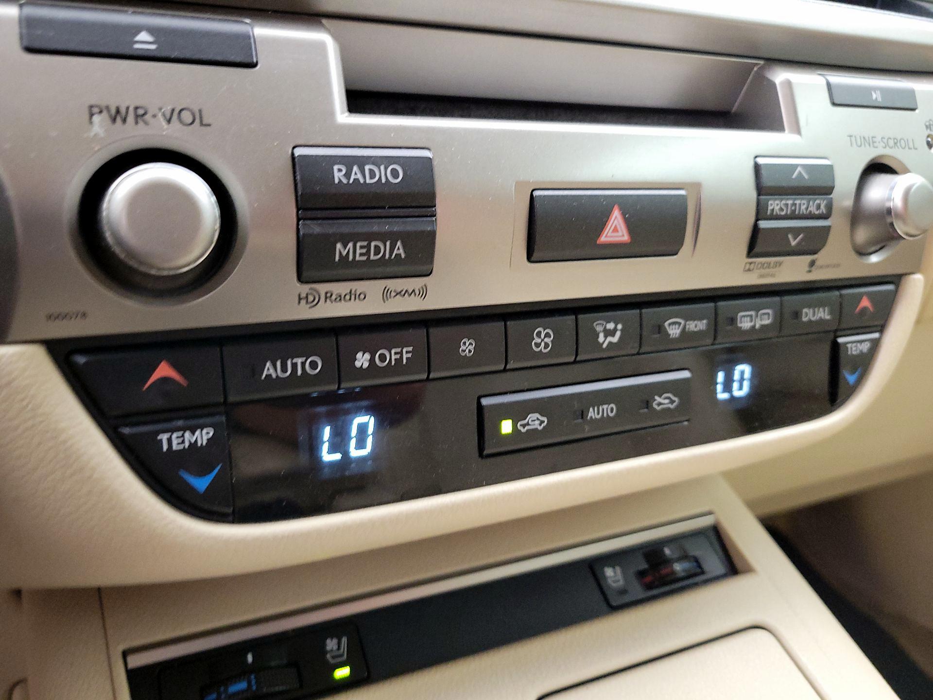 Thumbnail: 2013 Lexus ES - 17