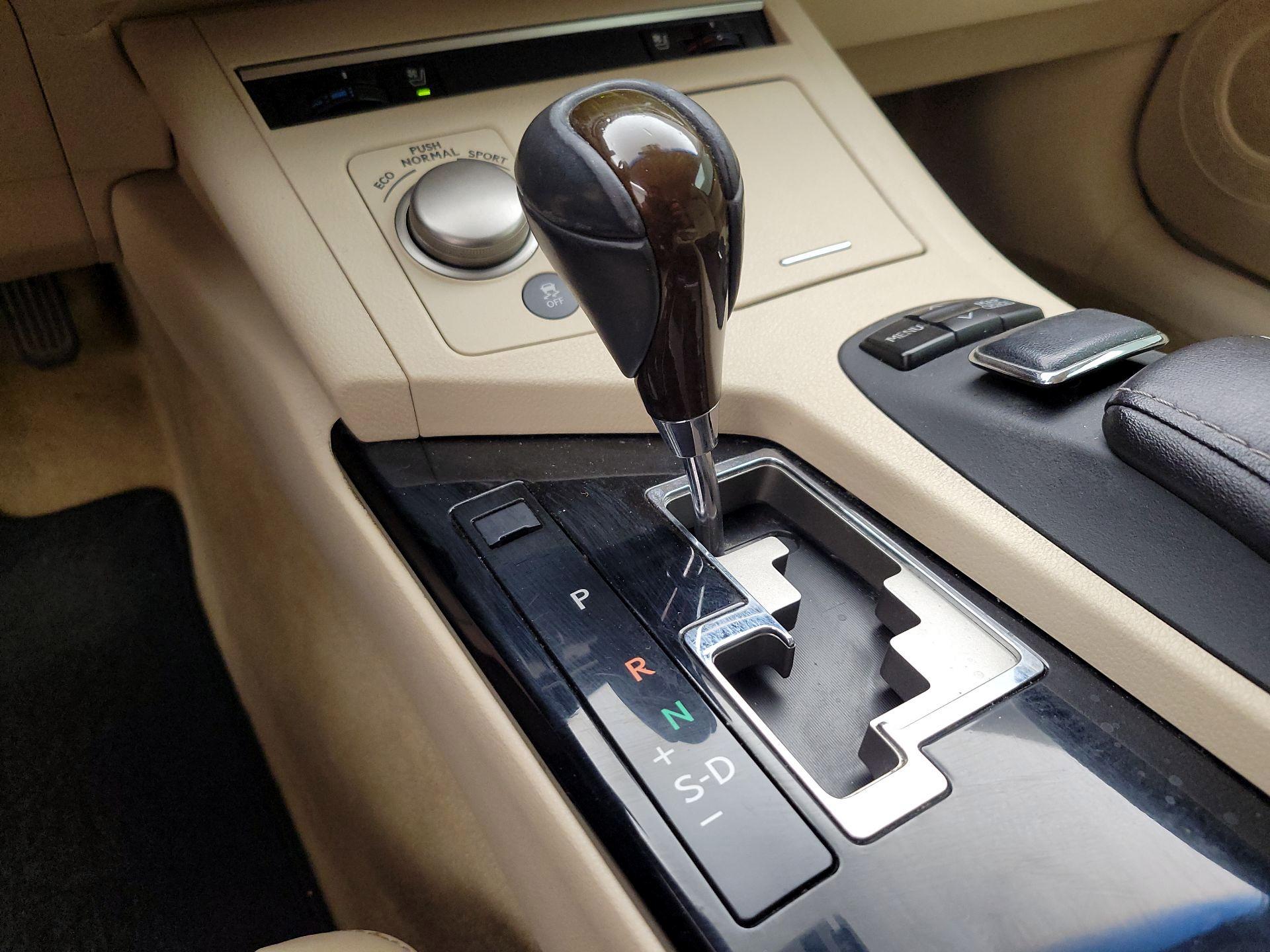 Thumbnail: 2013 Lexus ES - 18