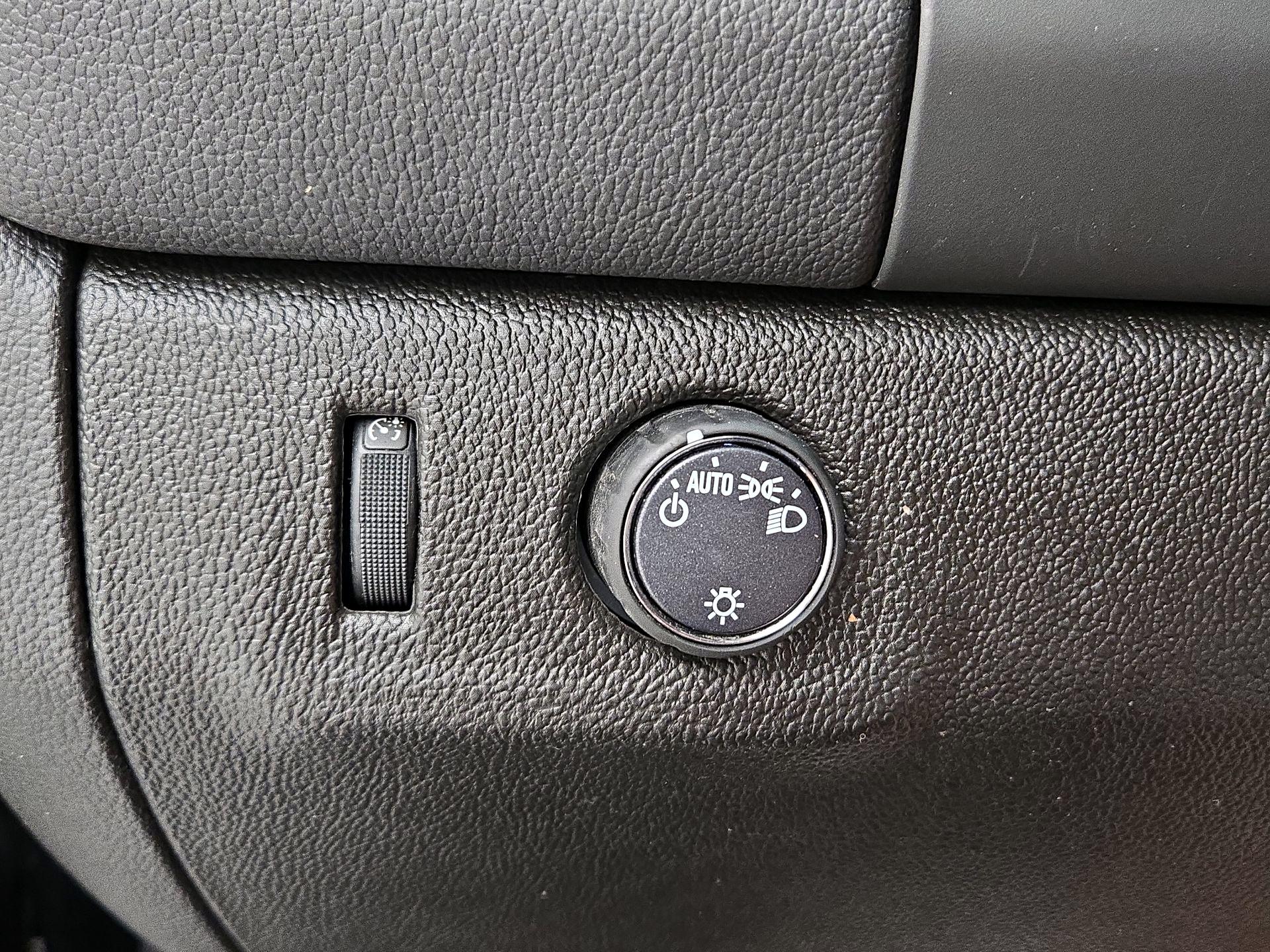 Thumbnail: 2022 Chevrolet Colorado - 13