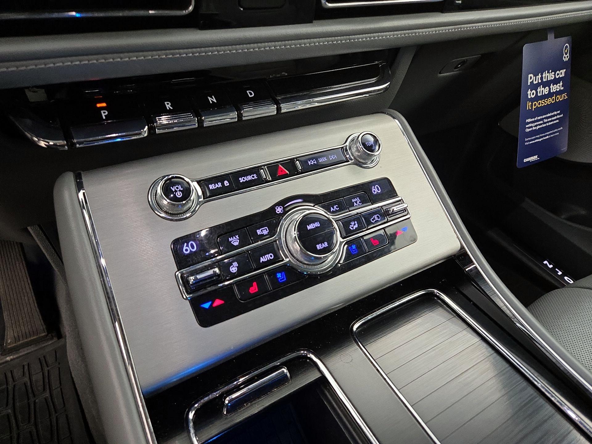 Thumbnail: 2020 Lincoln Aviator - 17