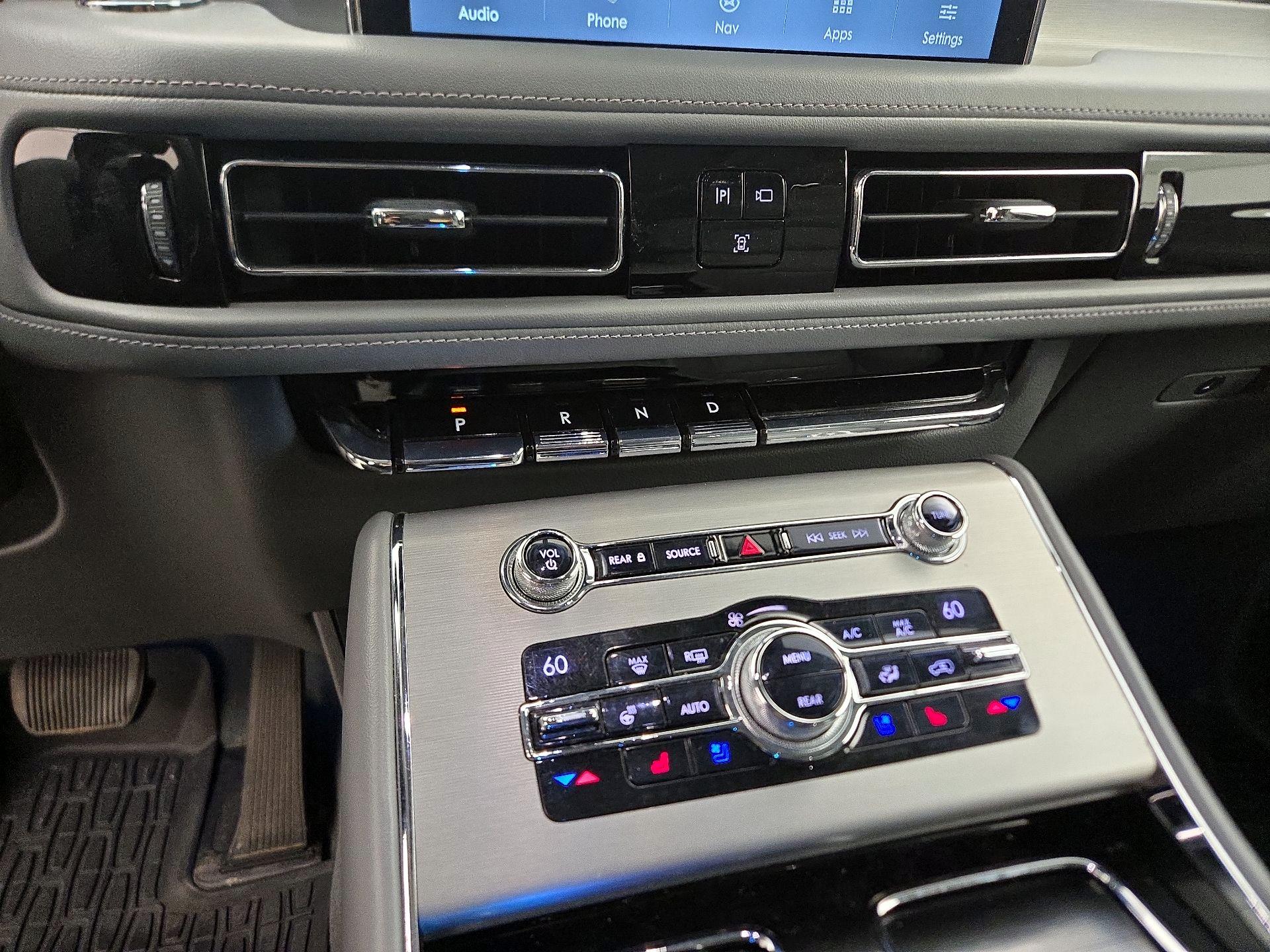 Thumbnail: 2020 Lincoln Aviator - 18
