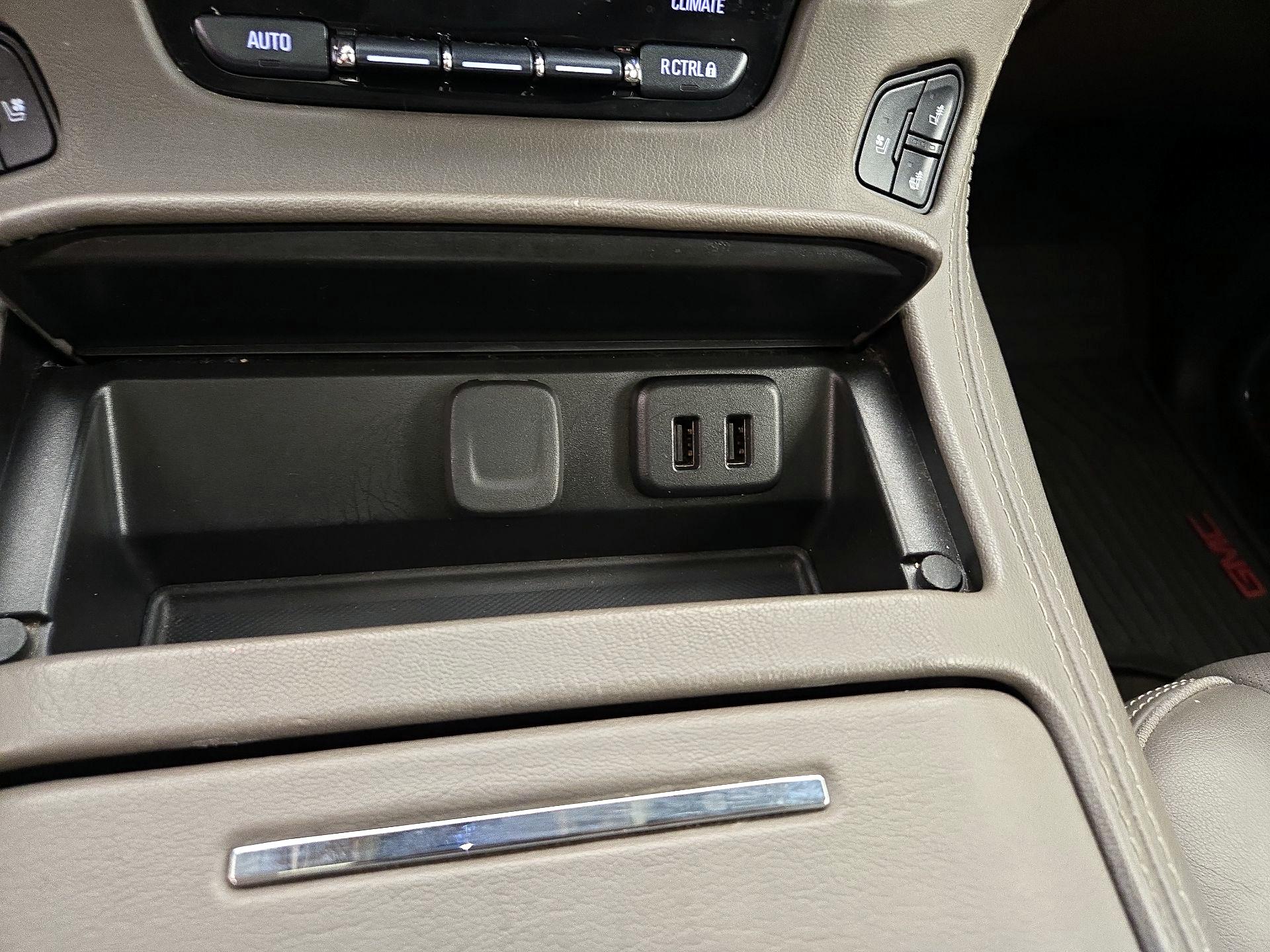 Thumbnail: 2018 GMC Yukon XL - 19