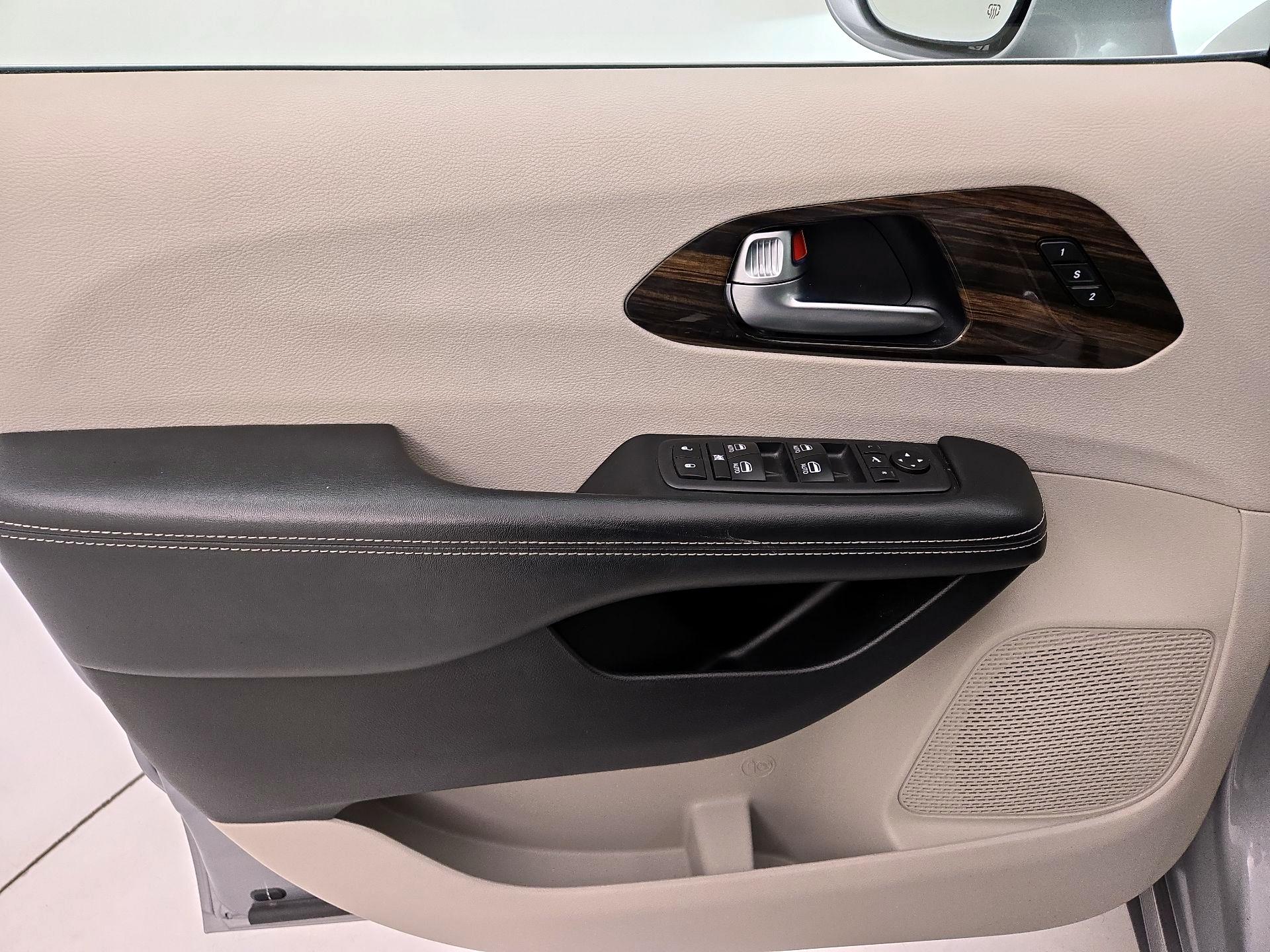 Thumbnail: 2021 Chrysler Pacifica - 12
