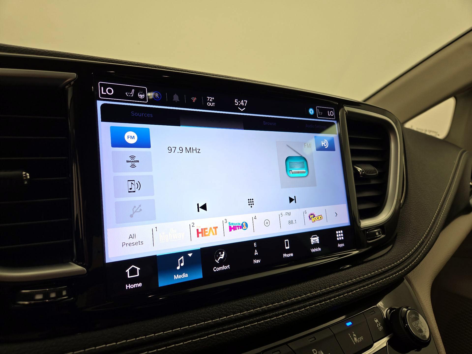 Thumbnail: 2021 Chrysler Pacifica - 16