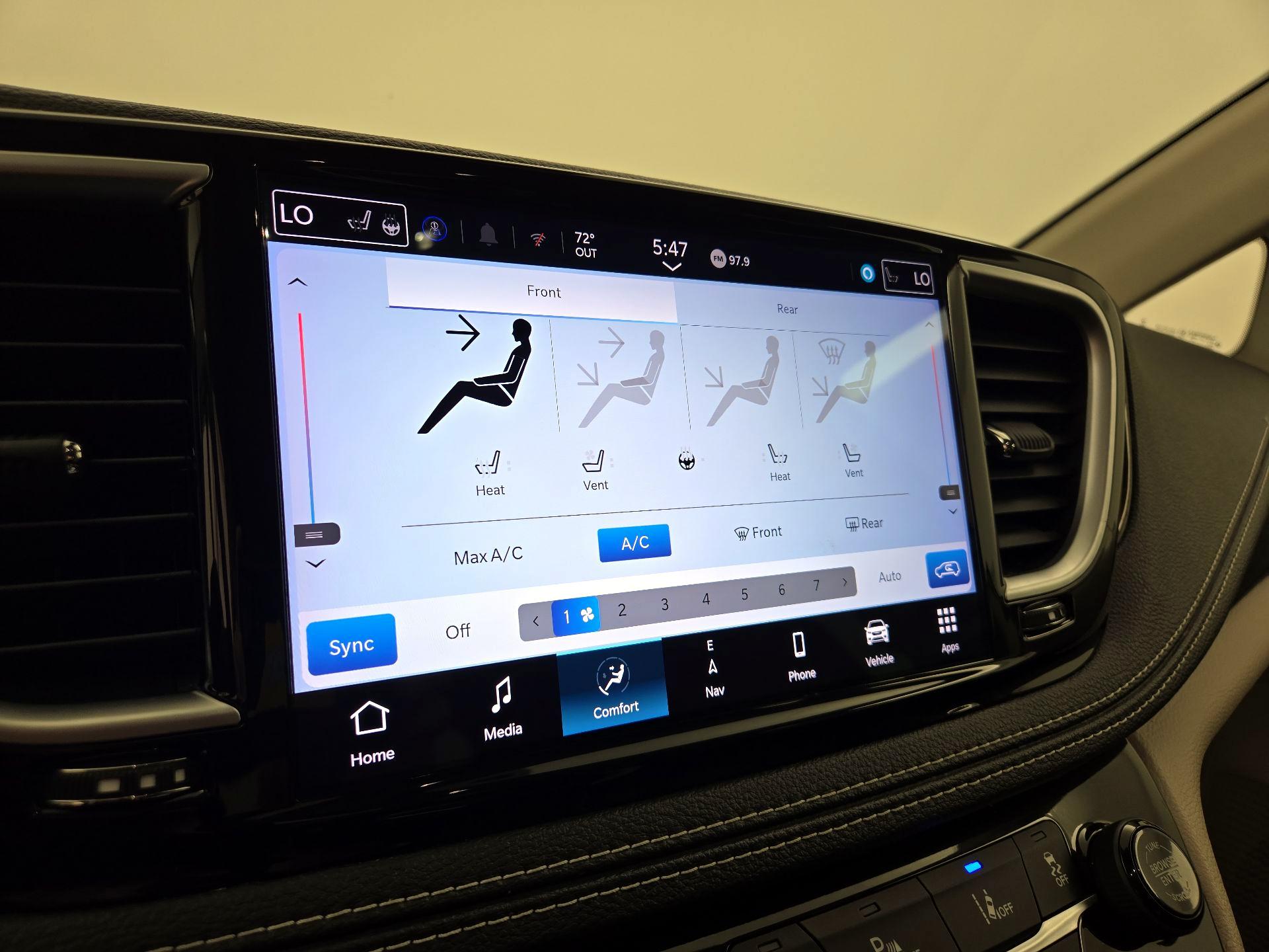 Thumbnail: 2021 Chrysler Pacifica - 17