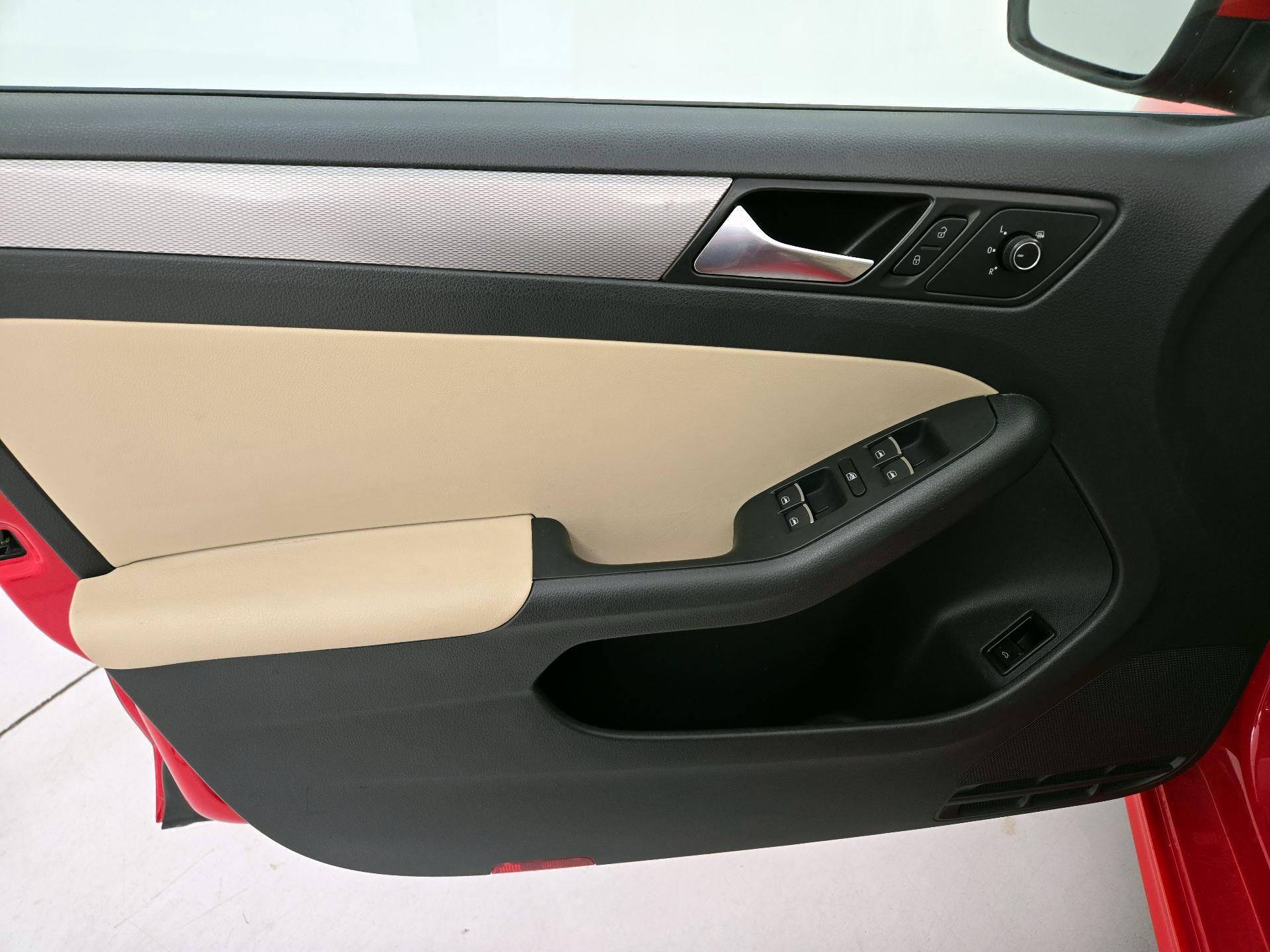 Thumbnail: 2015 Volkswagen Jetta - 12