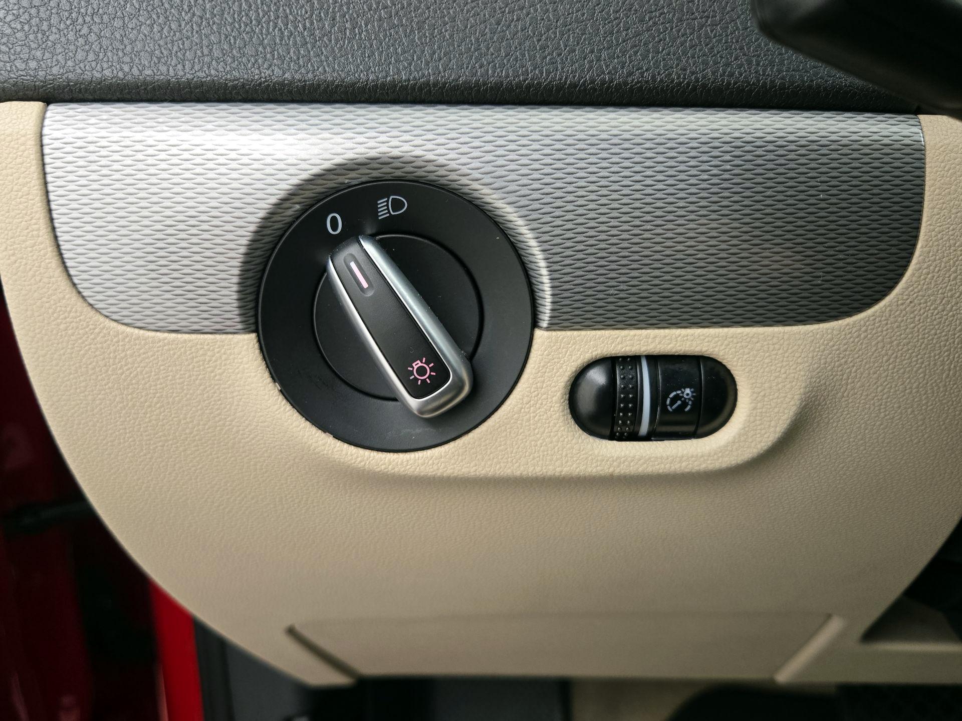 Thumbnail: 2015 Volkswagen Jetta - 13