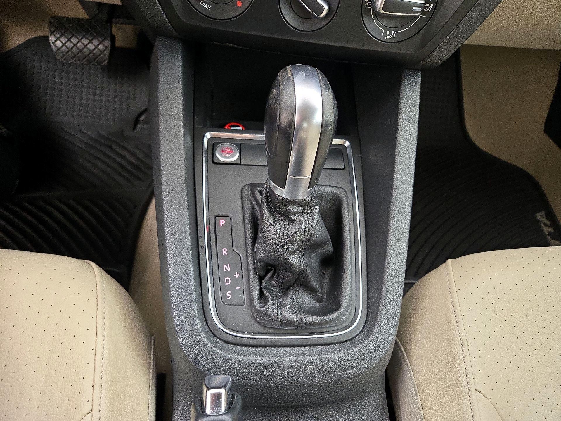 Thumbnail: 2015 Volkswagen Jetta - 17