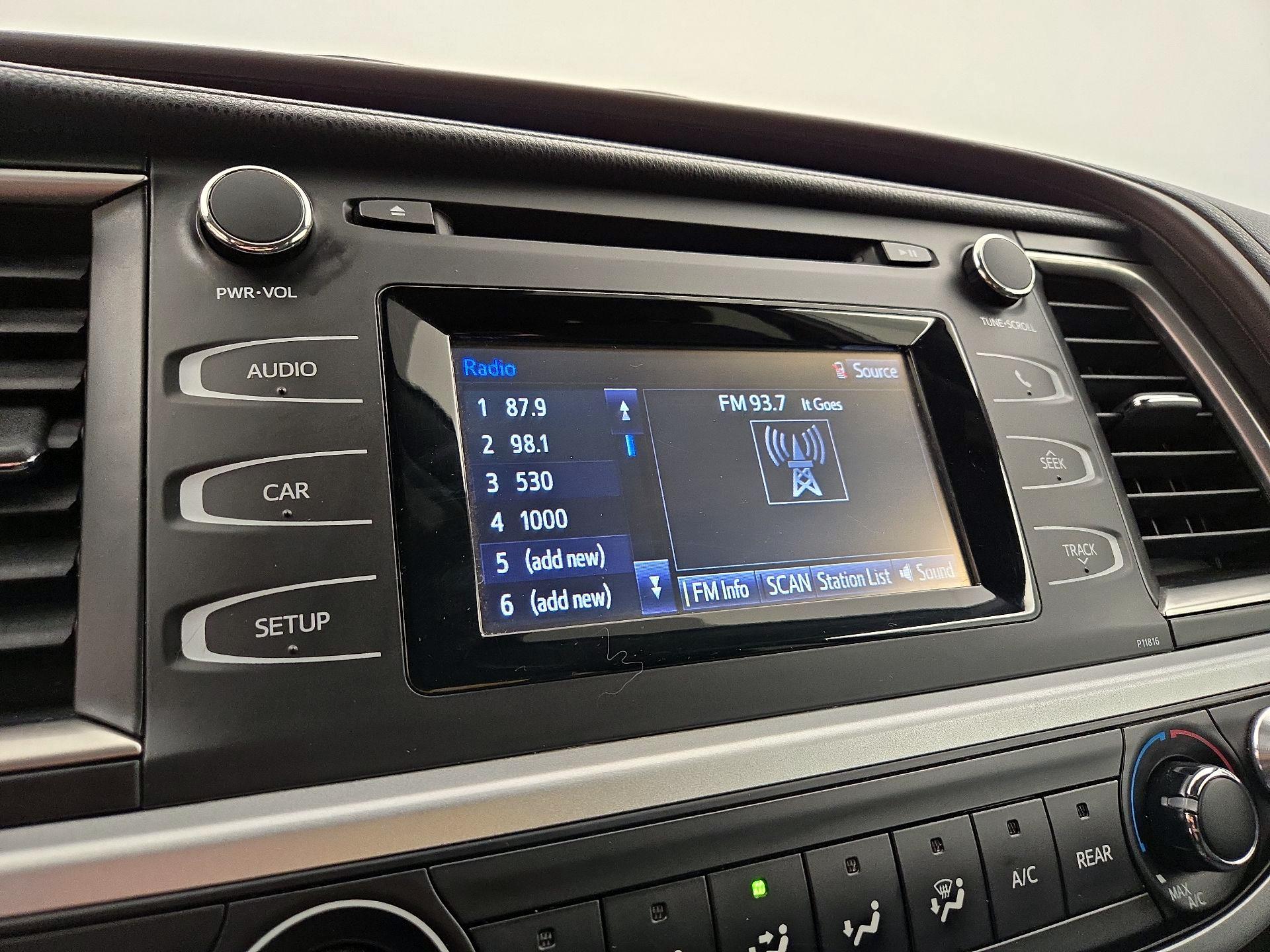 Thumbnail: 2019 Toyota Highlander - 15