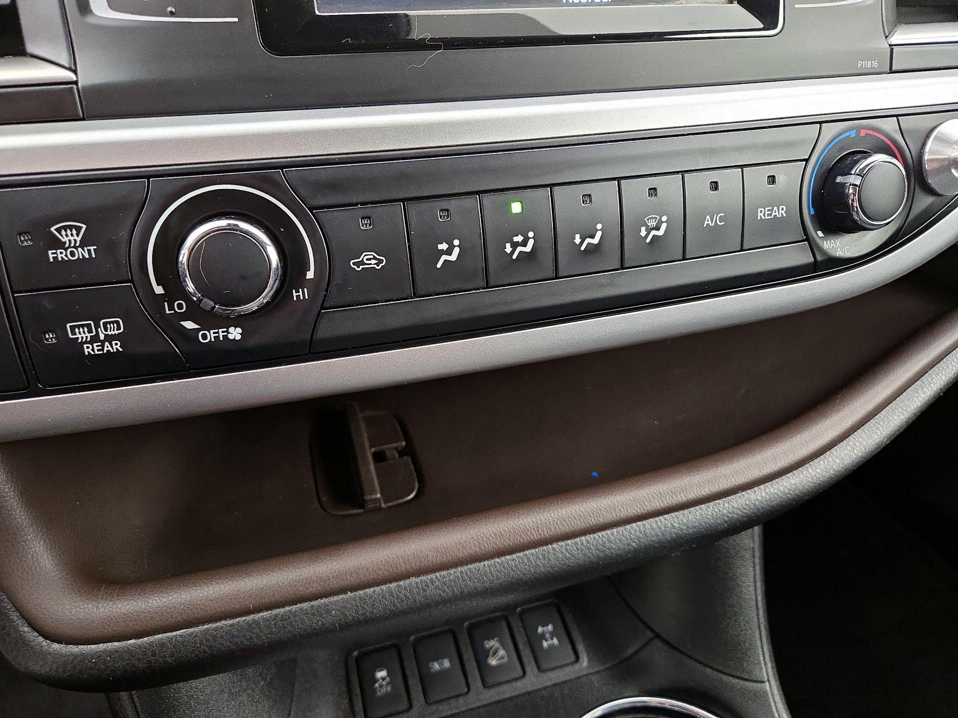 Thumbnail: 2019 Toyota Highlander - 16