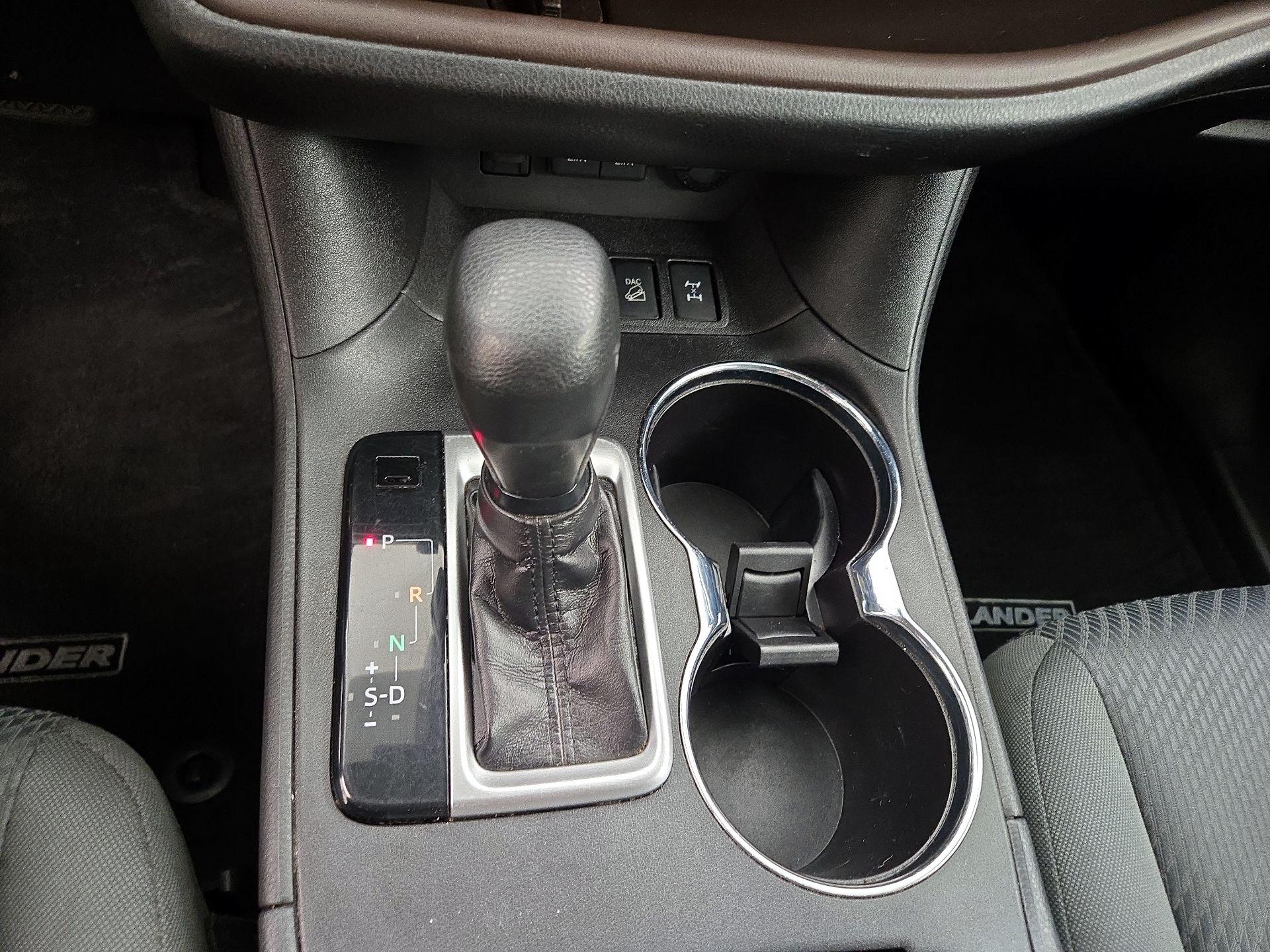 Thumbnail: 2019 Toyota Highlander - 17