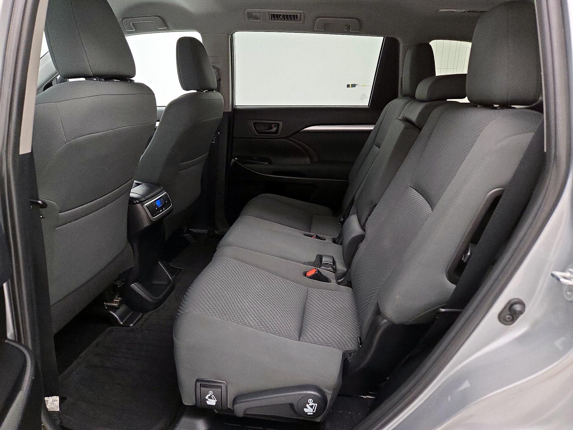 Thumbnail: 2019 Toyota Highlander - 19