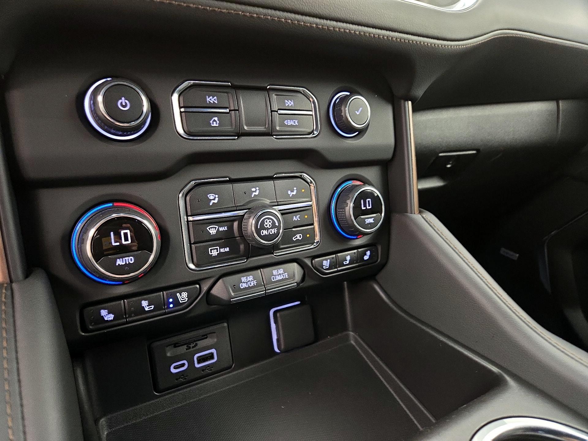 Thumbnail: 2021 Chevrolet Suburban - 17