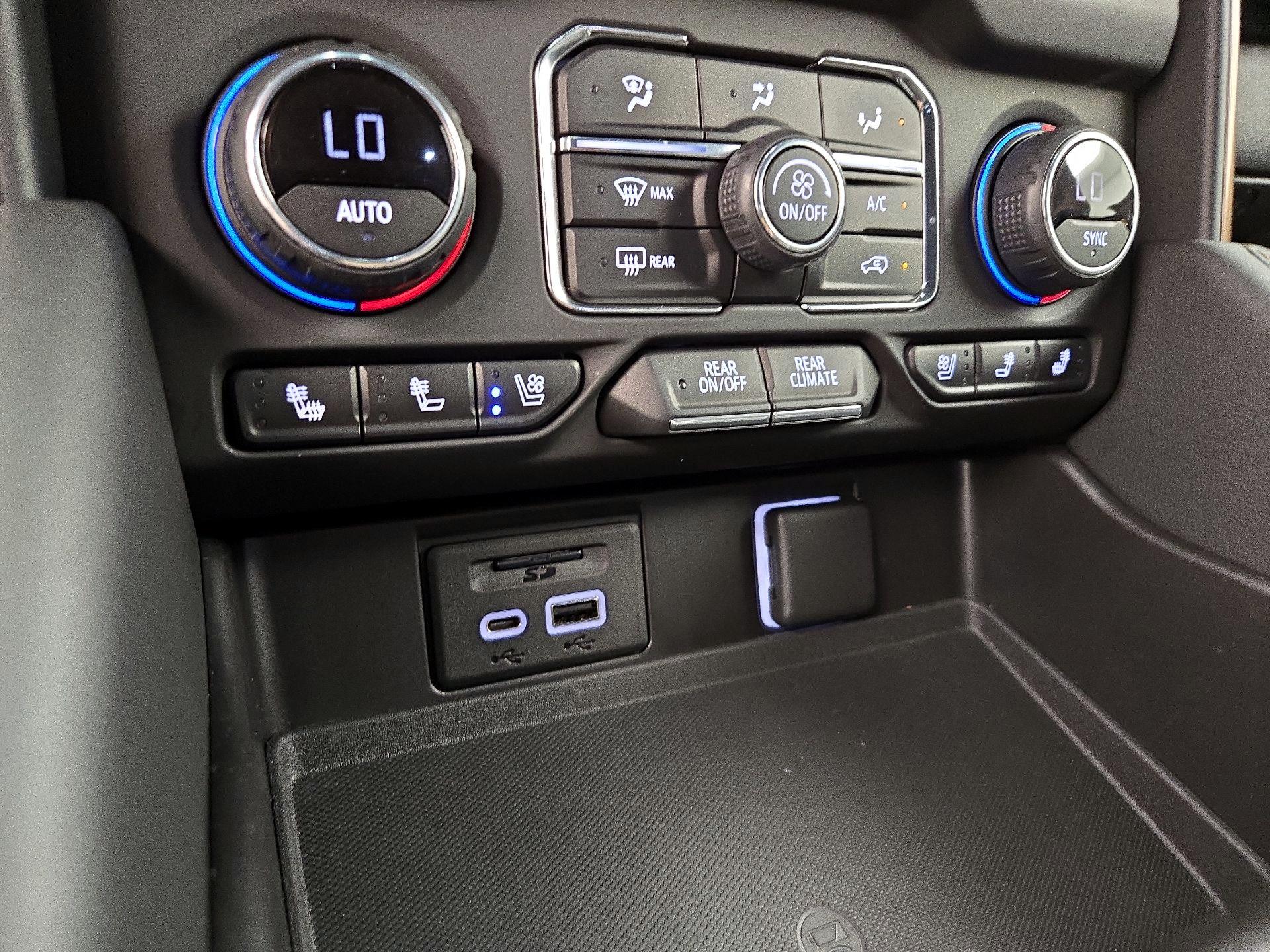 Thumbnail: 2021 Chevrolet Suburban - 19