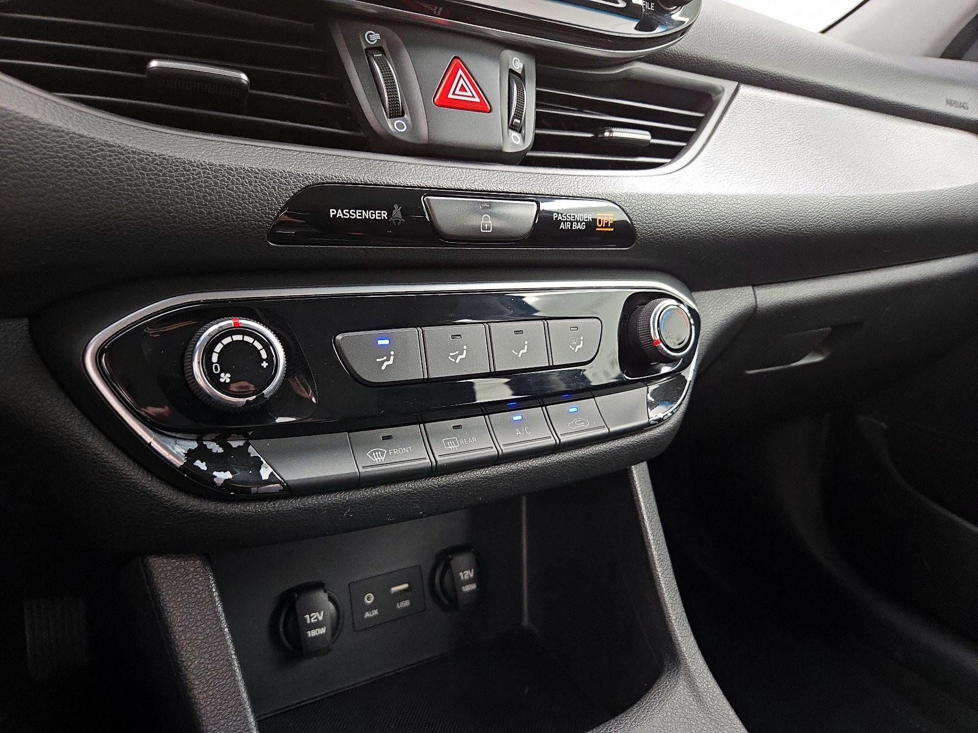 Thumbnail: 2018 Hyundai Elantra - 16