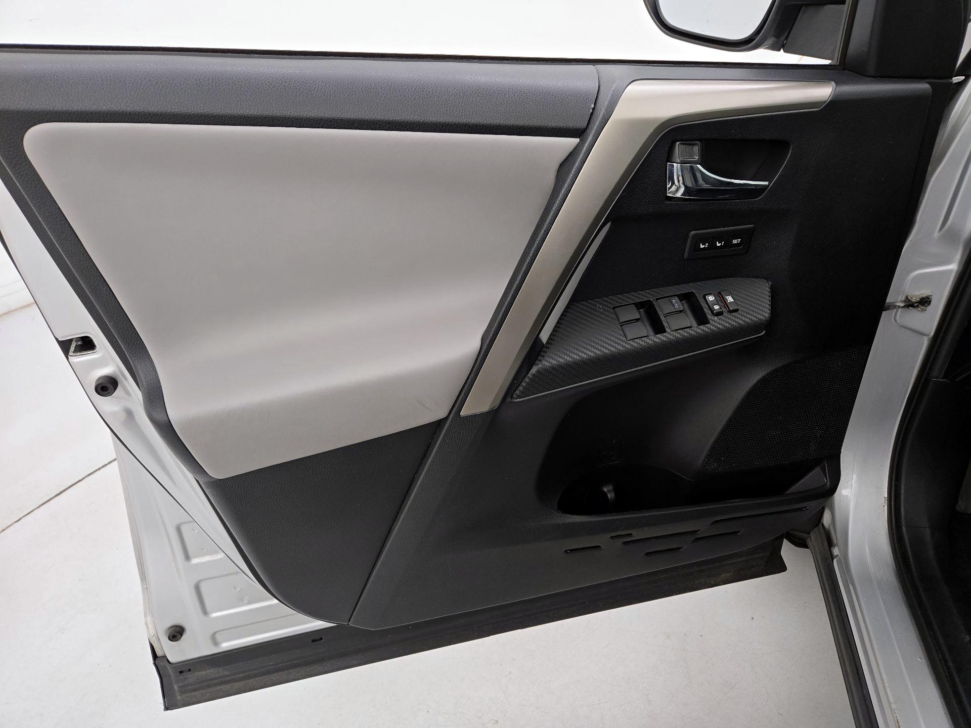 Thumbnail: 2015 Toyota RAV4 - 12