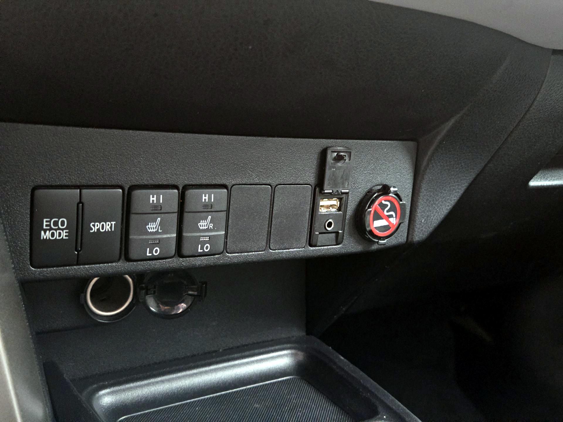 Thumbnail: 2015 Toyota RAV4 - 19