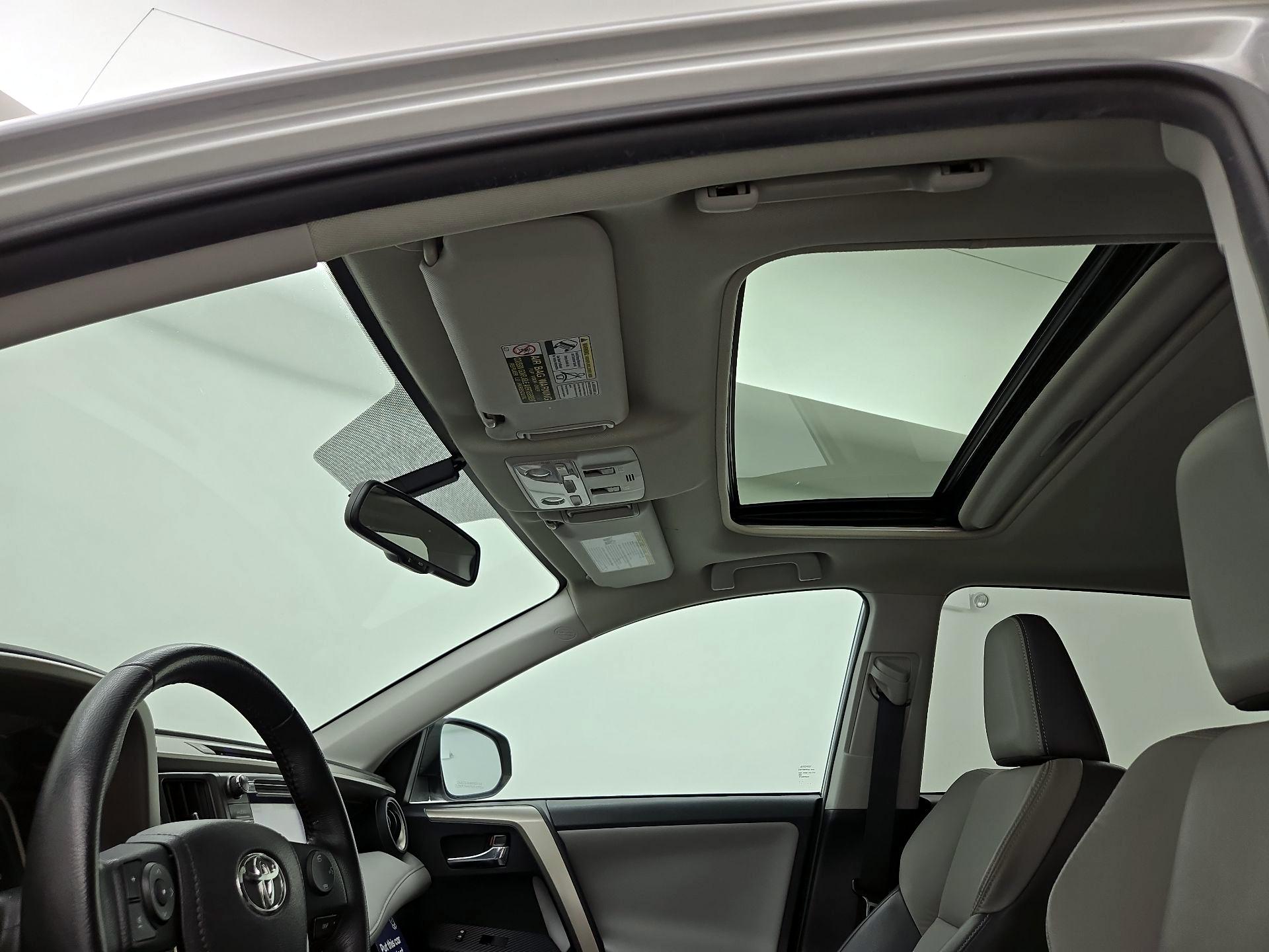 Thumbnail: 2015 Toyota RAV4 - 20