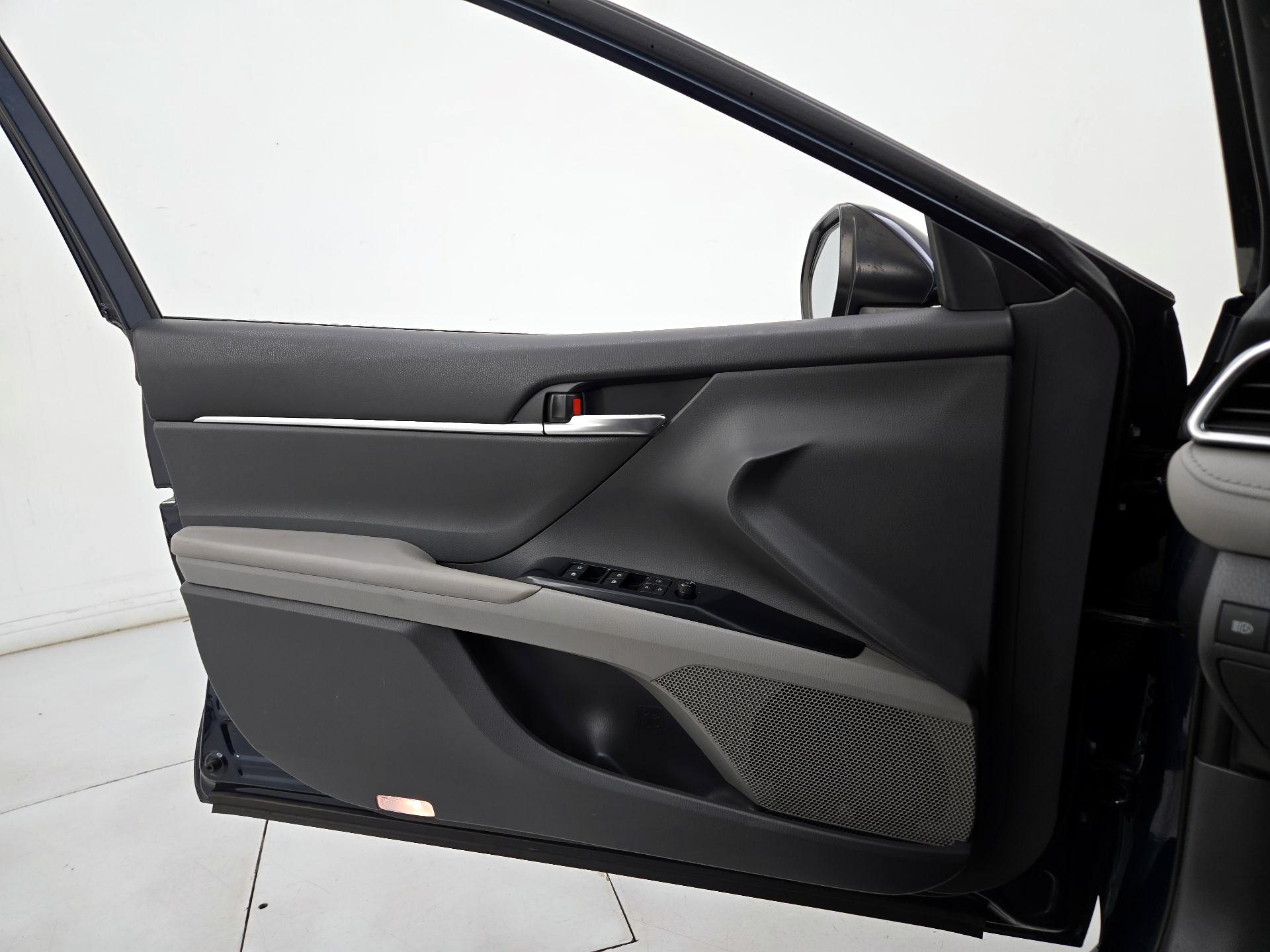 Thumbnail: 2018 Toyota Camry - 12