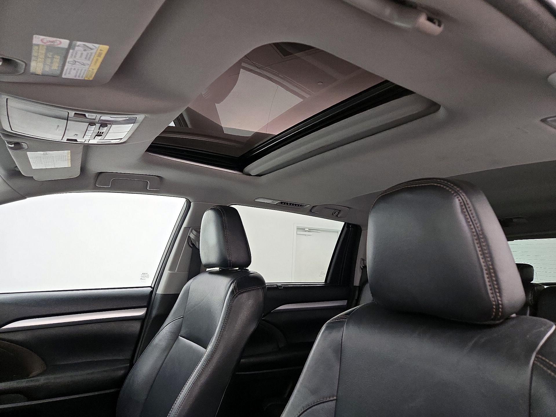 Thumbnail: 2017 Toyota Highlander - 19
