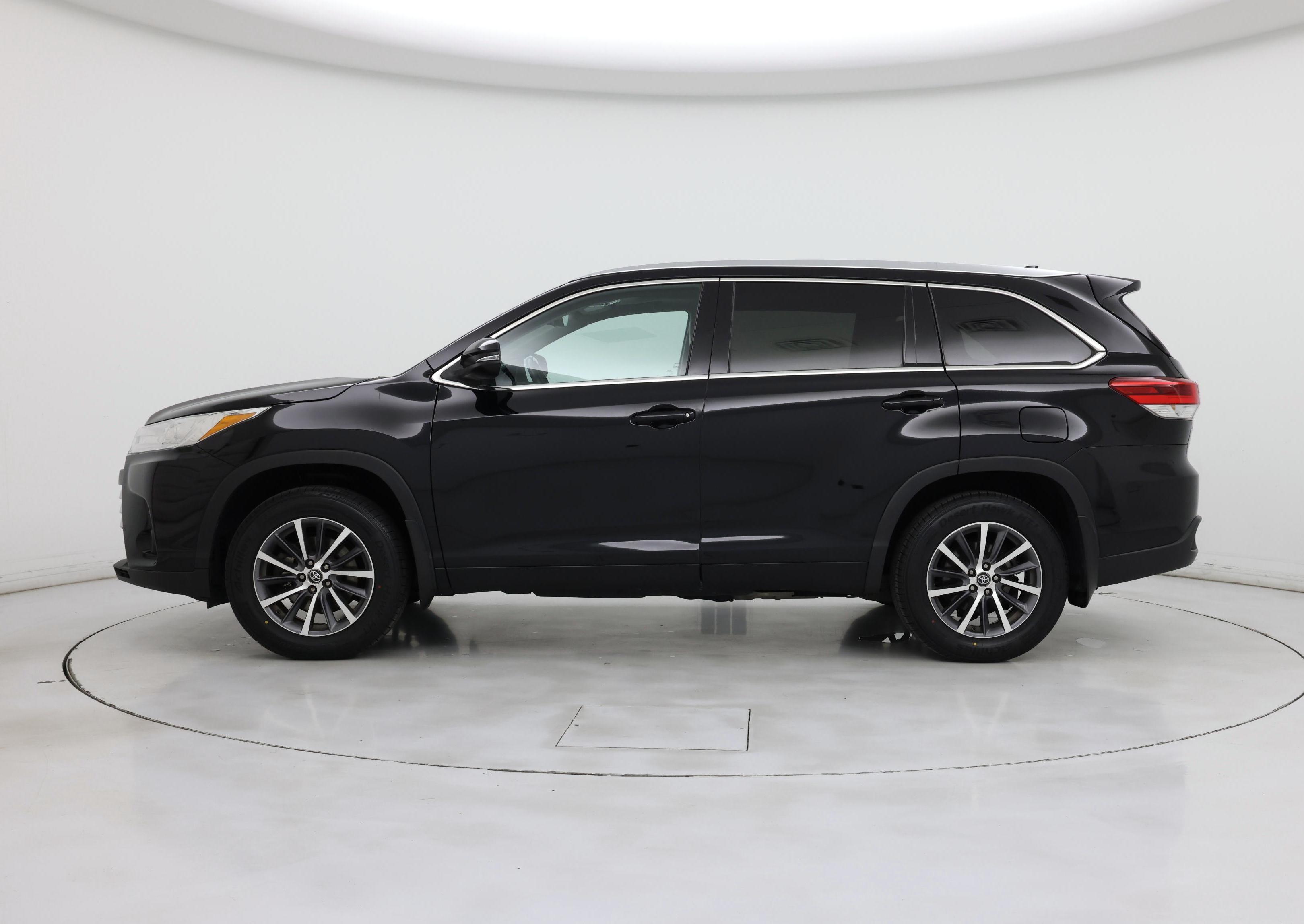 Thumbnail: 2017 Toyota Highlander - 3