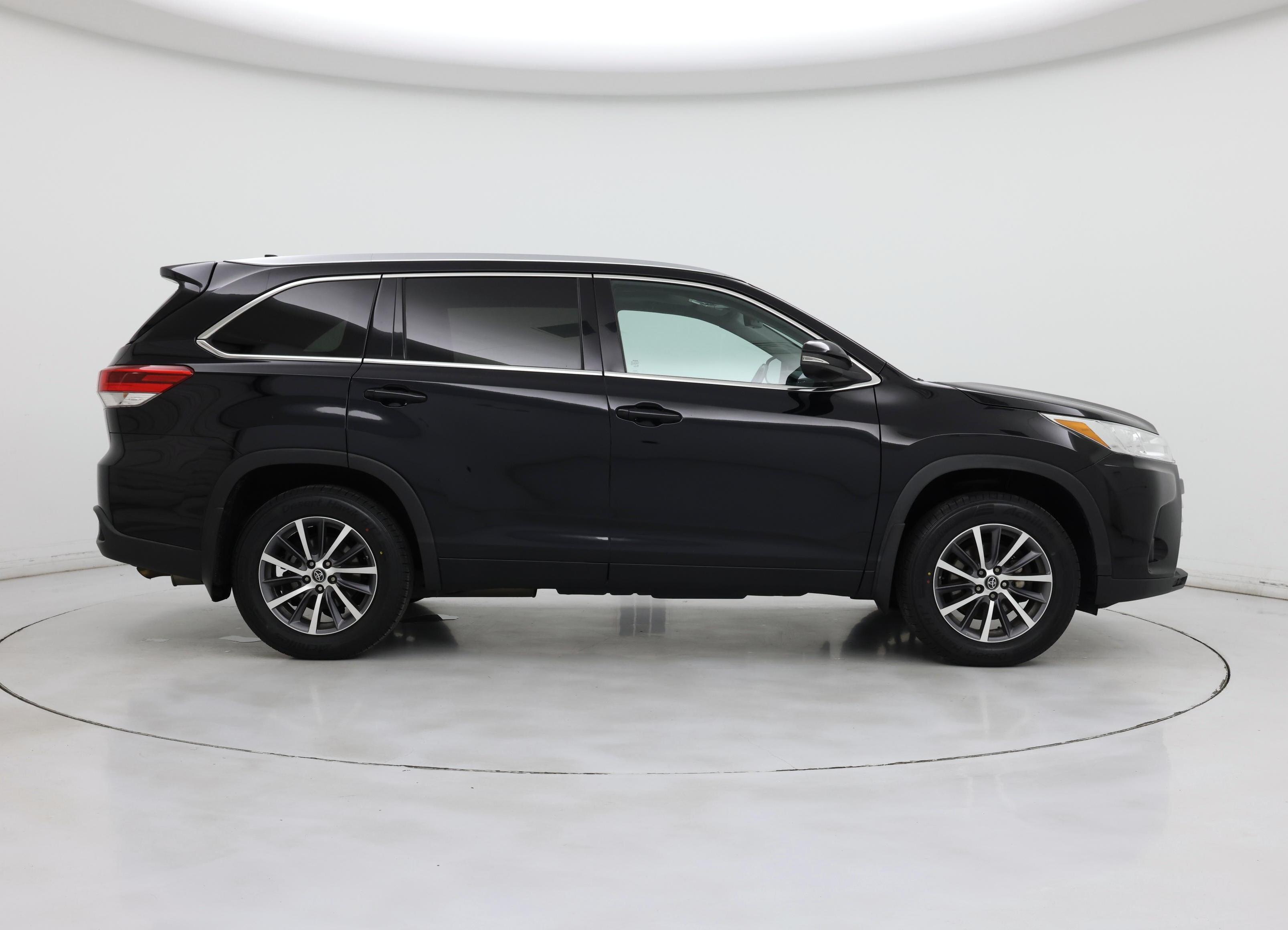 Thumbnail: 2017 Toyota Highlander - 7